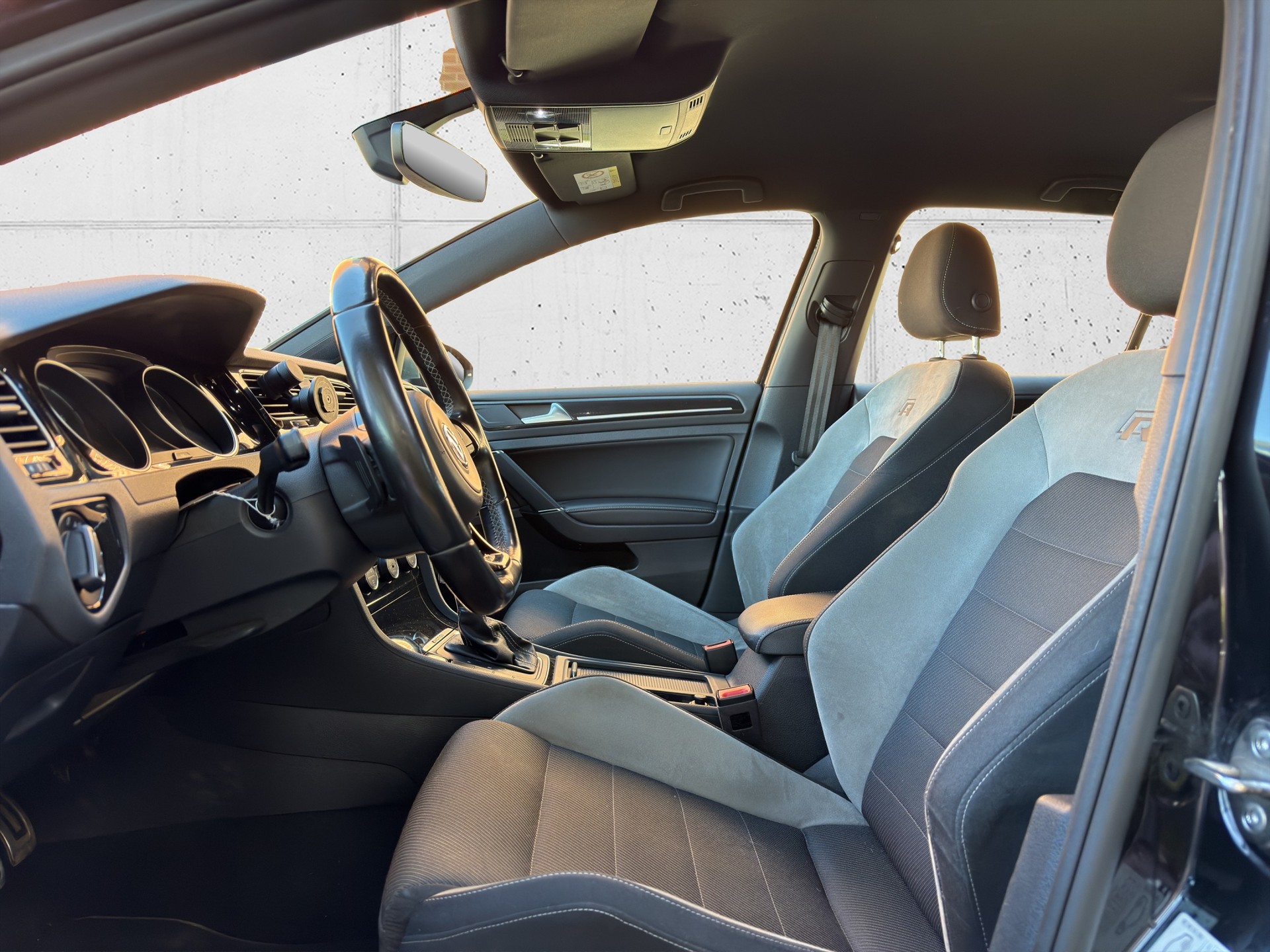 VW Golf 2.0 TSI R 4Motion DSG-image-11