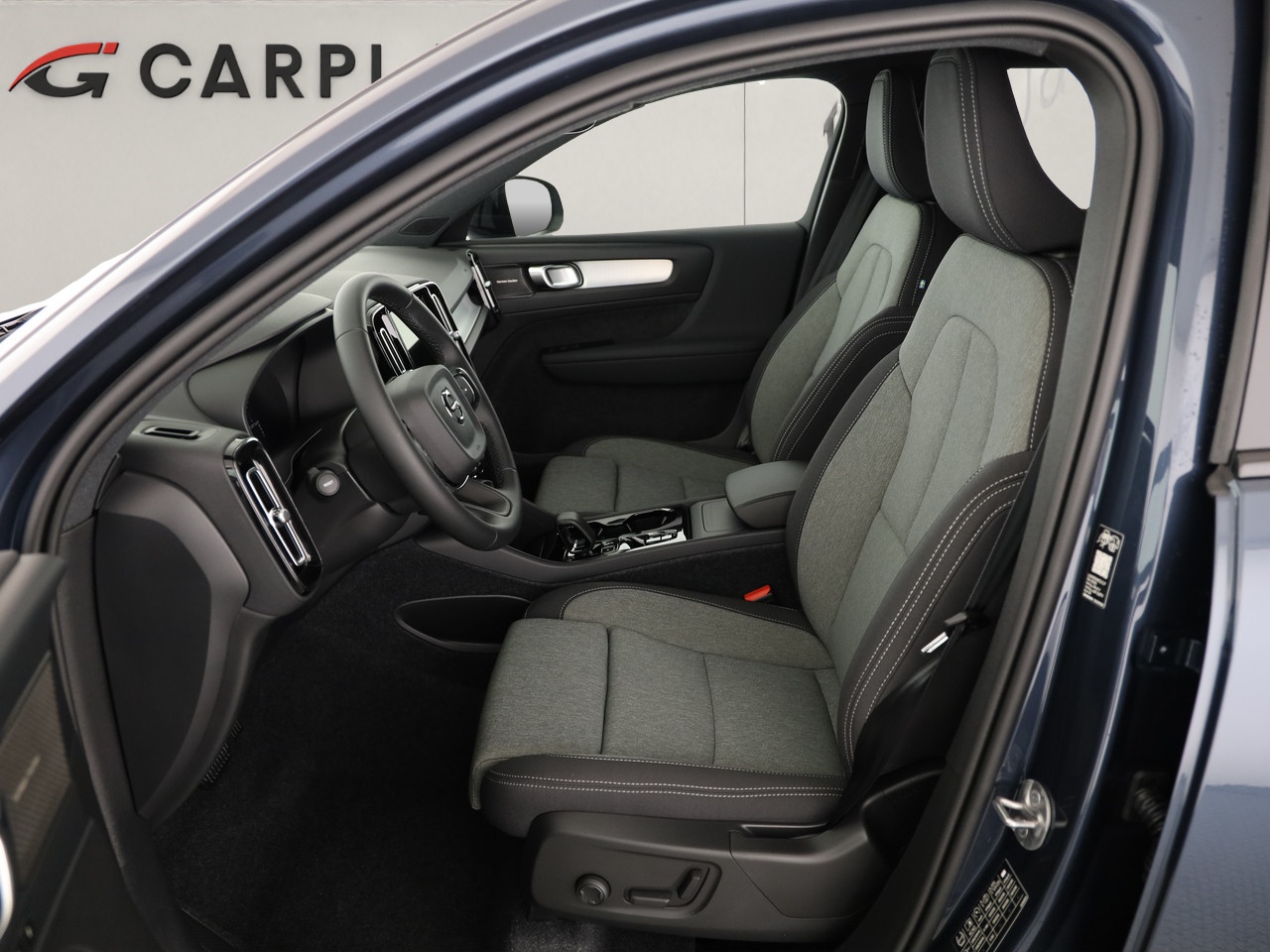 VOLVO XC40 2.0 B3 MH Plus Dark-image-6