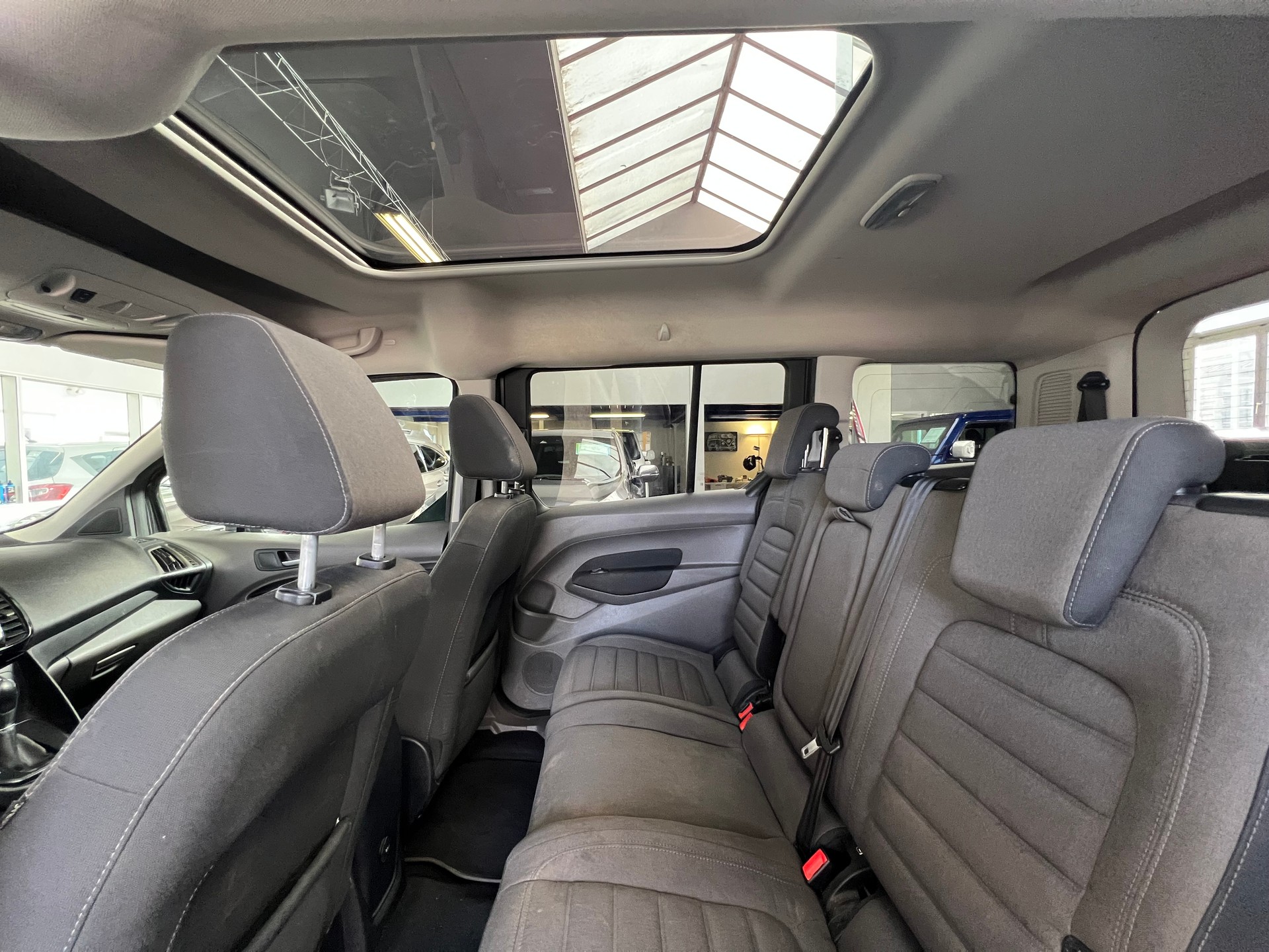FORD Grand Tourneo Connect 1.5 EcoBlue Titanium Automat-image-10