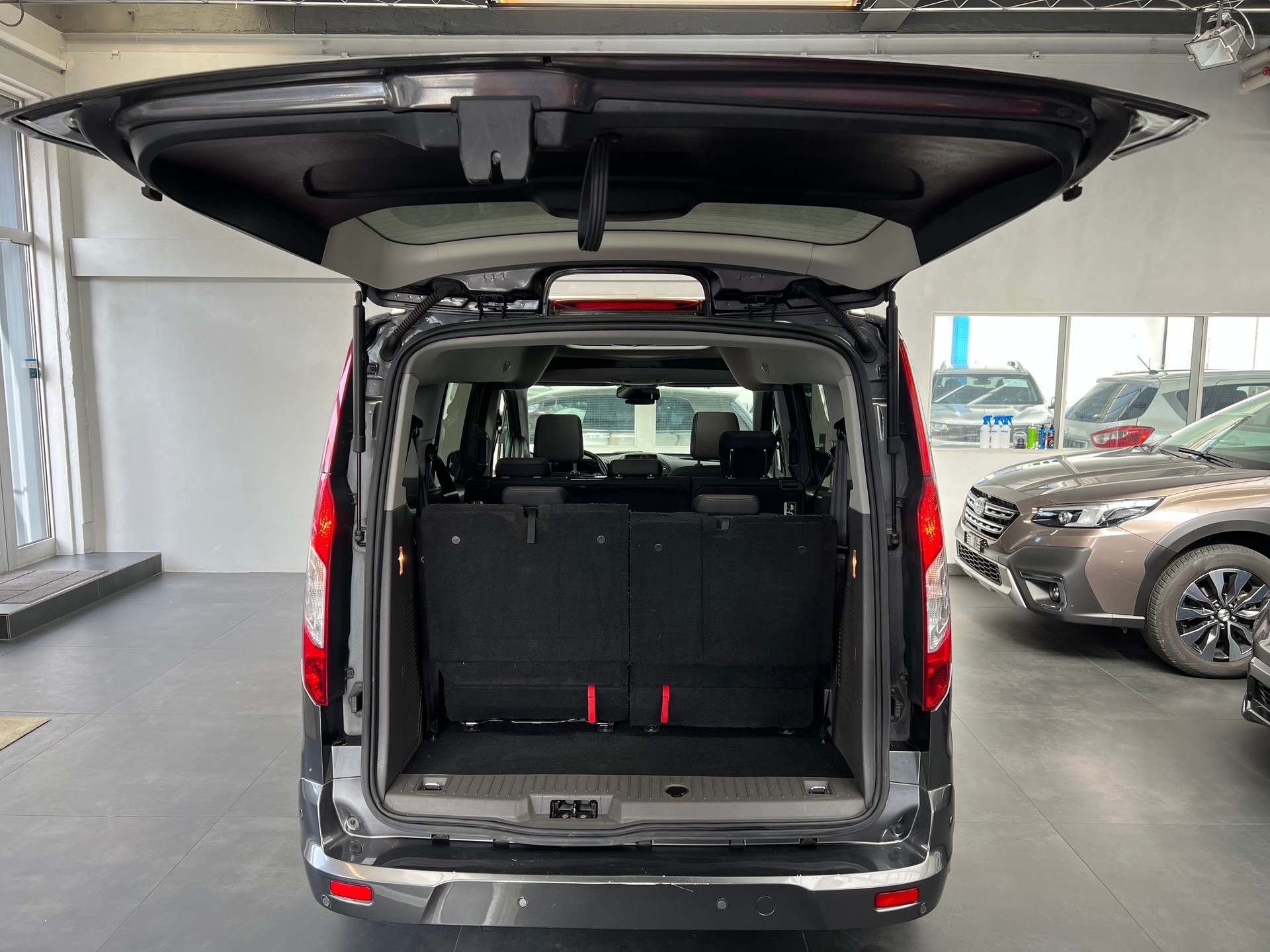 FORD Grand Tourneo Connect 1.5 EcoBlue Titanium Automat-image-12