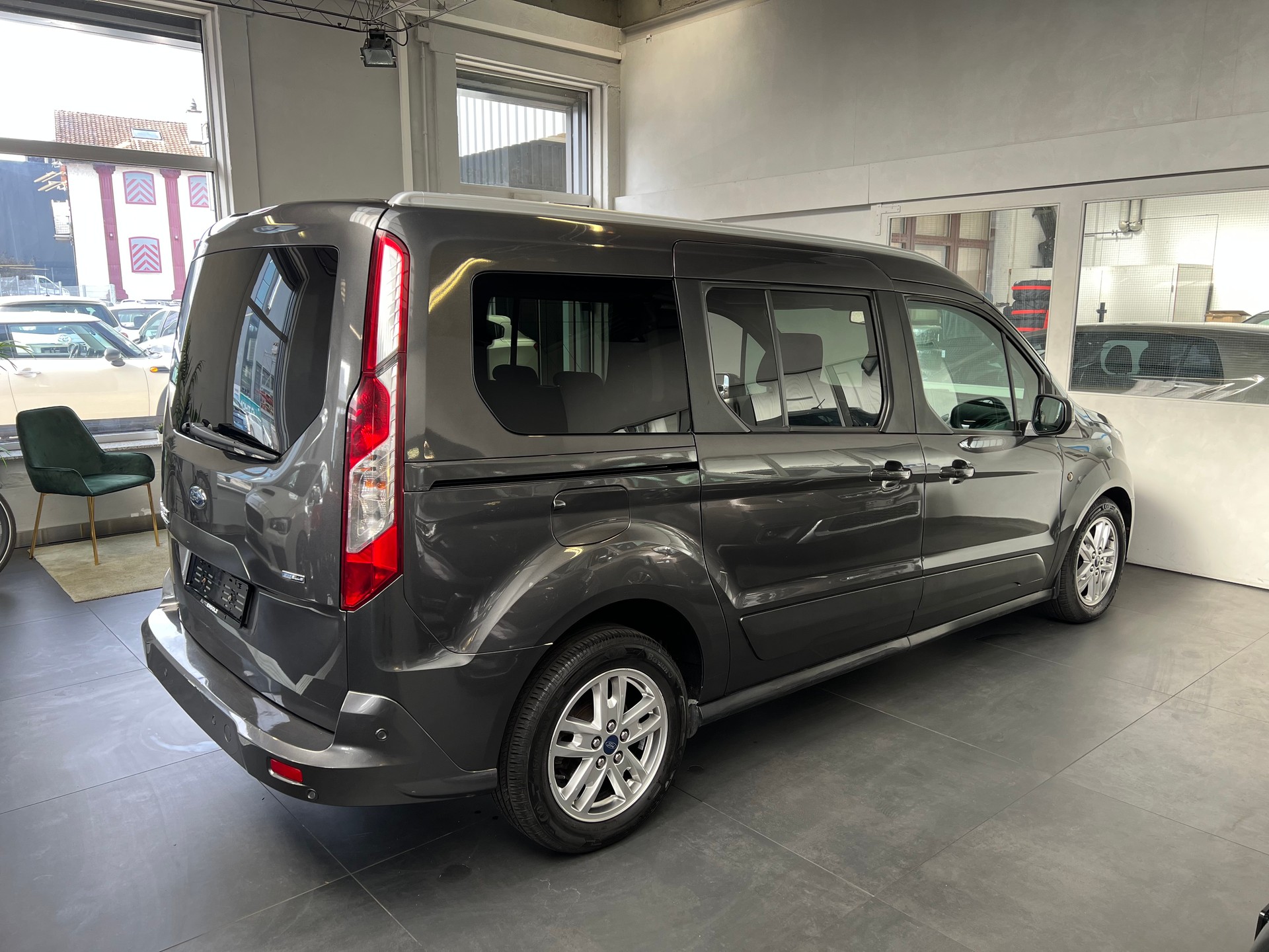 FORD Grand Tourneo Connect 1.5 EcoBlue Titanium Automat-image-3