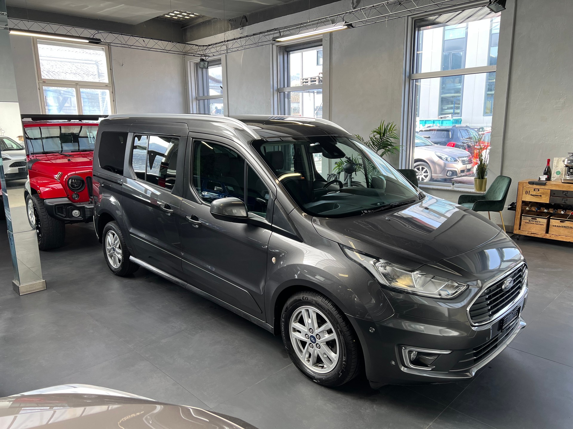 FORD Grand Tourneo Connect 1.5 EcoBlue Titanium Automat-image-2