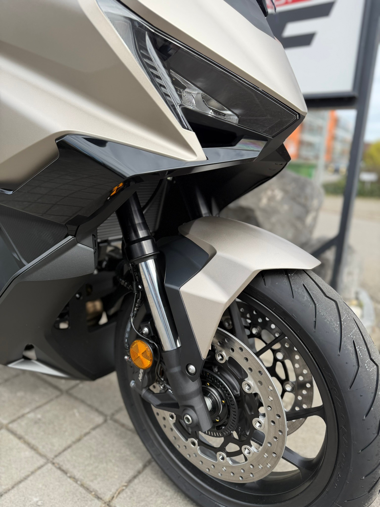 HONDA FORZA 750-showroom-element-3