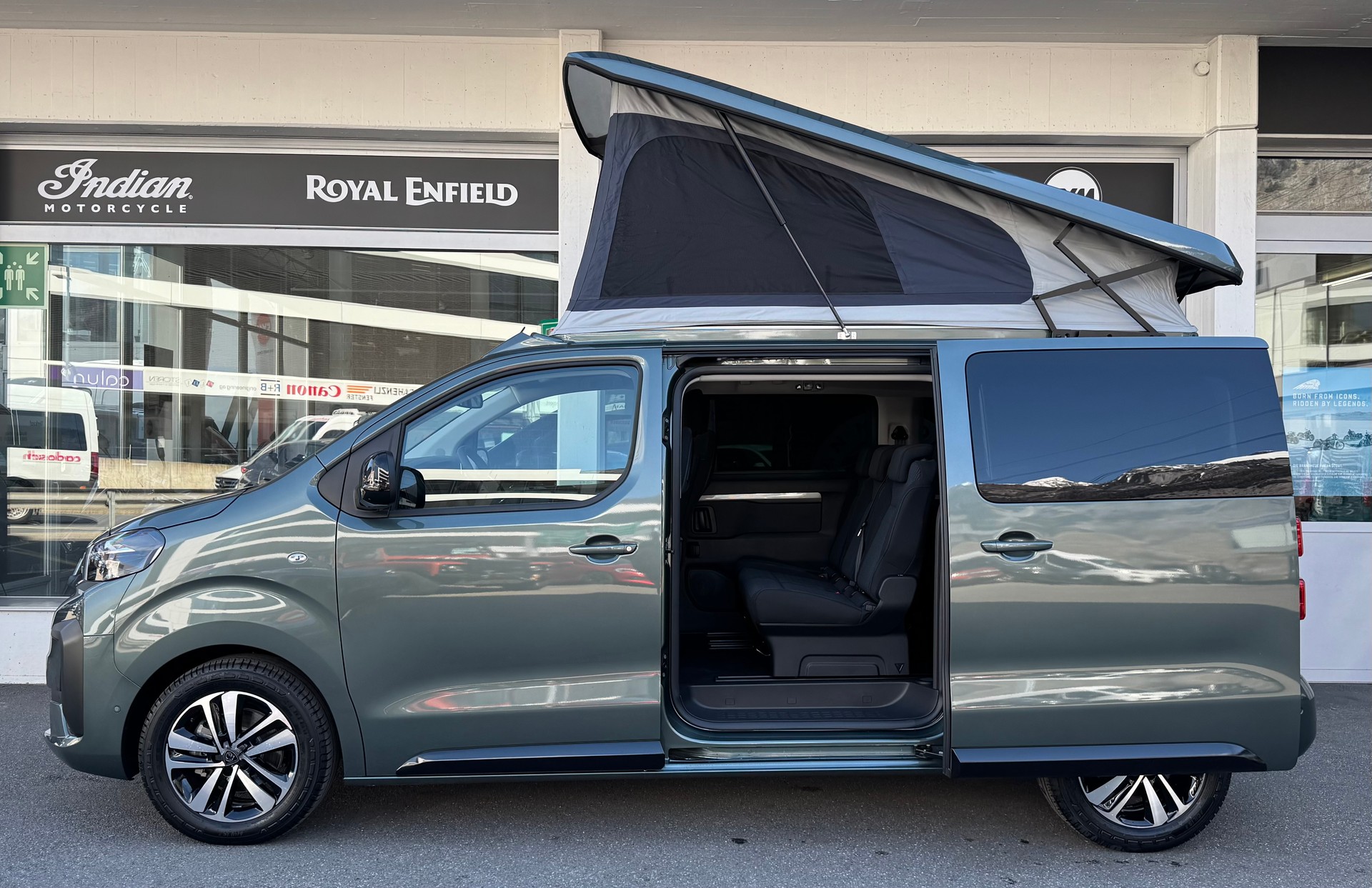 PEUGEOT PÖSSL Vanster BlueHDI 180 PS EAT8-showroom-element-3