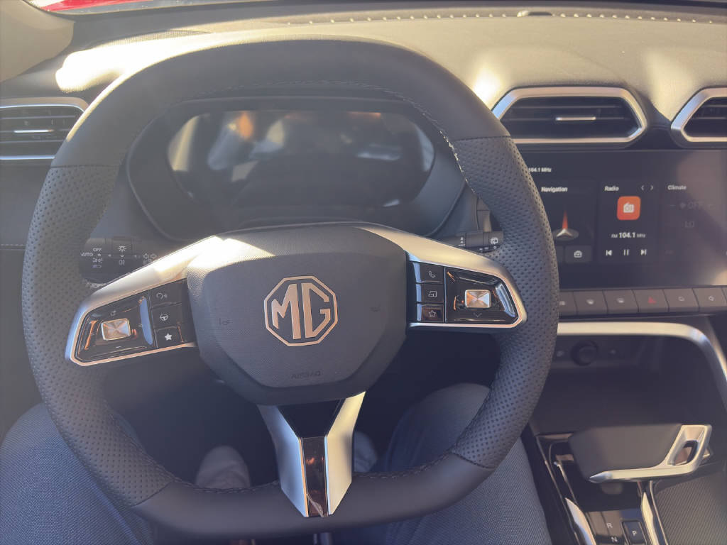 MG ZS 1.5 Hybrid+ Luxury-image-5