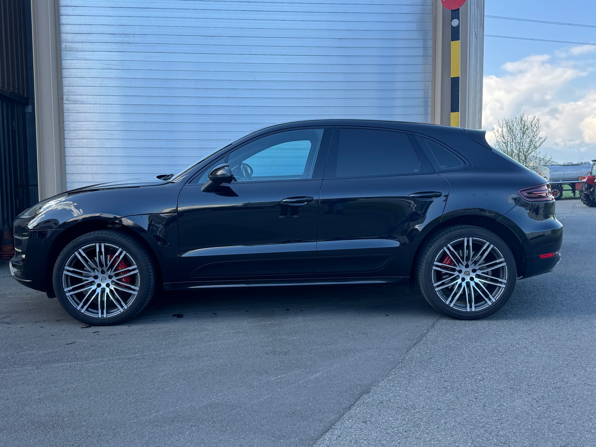 PORSCHE Macan Turbo PDK-showroom-element-2