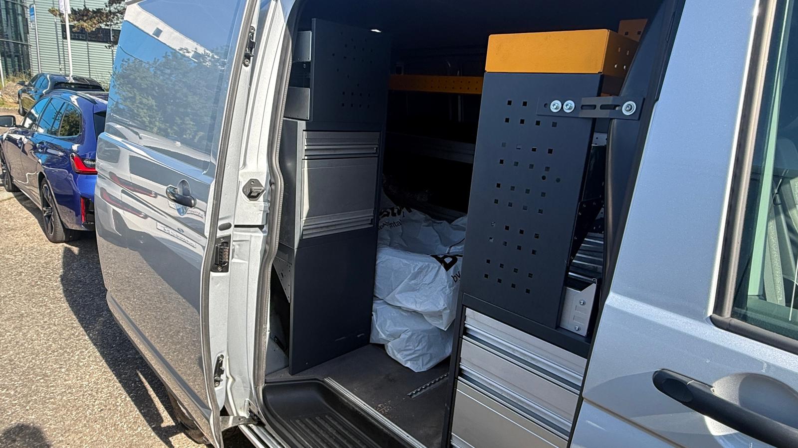 VW T6.1 2.0 TDI TDI EINBAU-SCHRÄNKE 3200 KG!!!-image-25