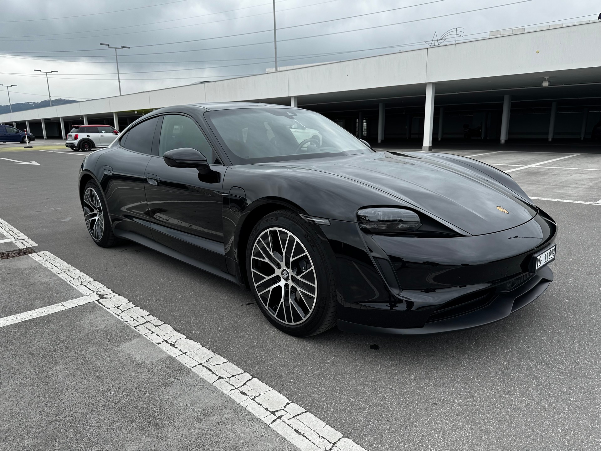 PORSCHE TAYCAN-image-5