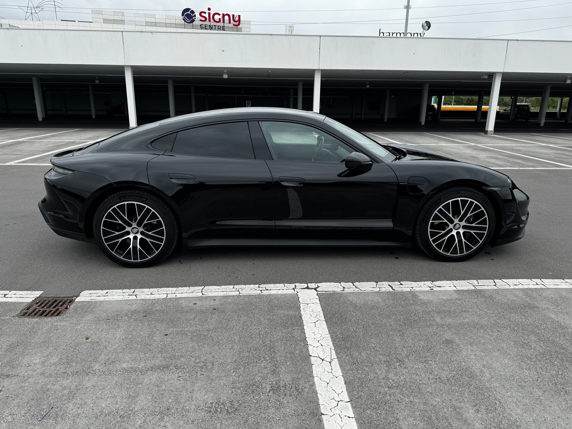 PORSCHE TAYCAN-image-4