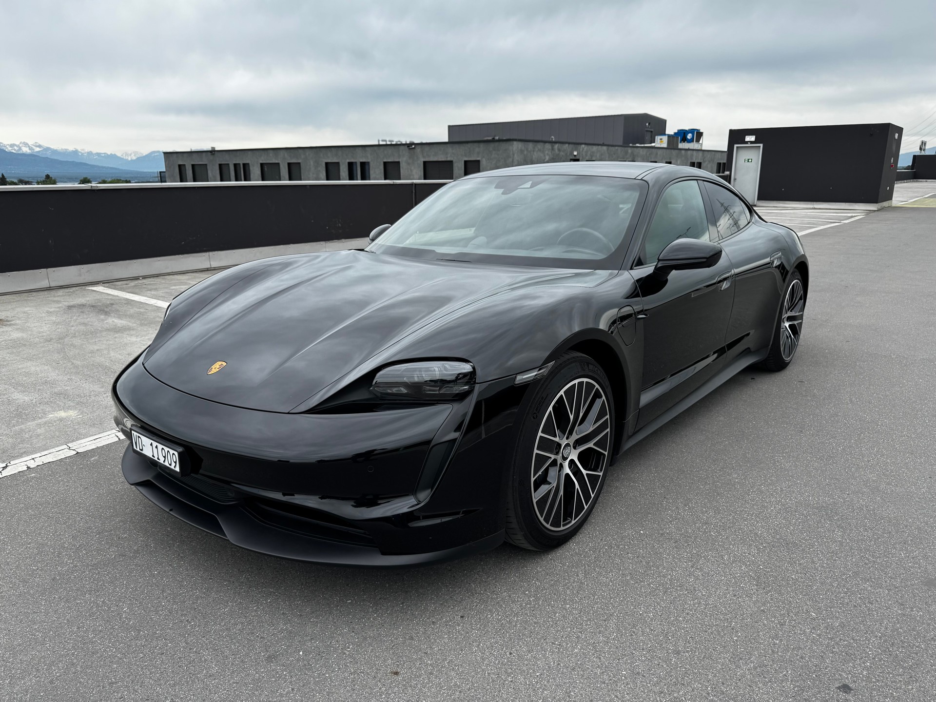 PORSCHE TAYCAN