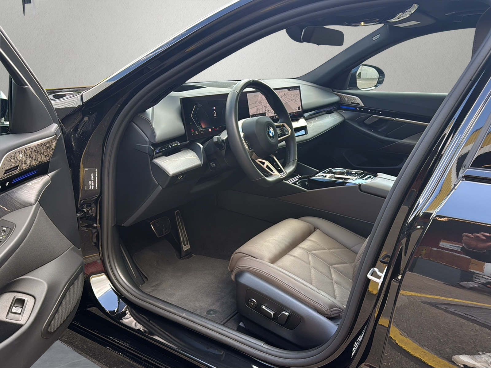 BMW 540d xDrive 48V Touring M Sport Pro Steptronic-image-8