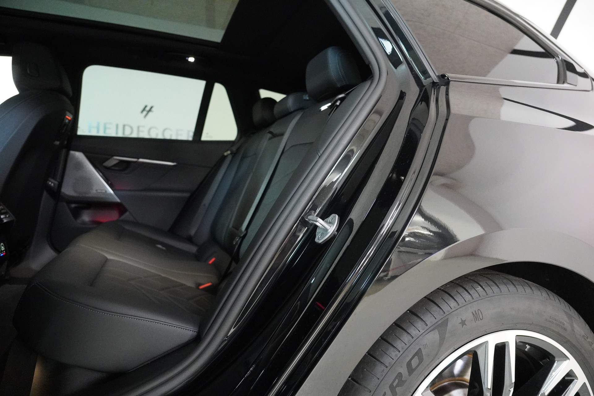 BMW 520d xDrive 48V Touring M Sport Steptronic-image-12