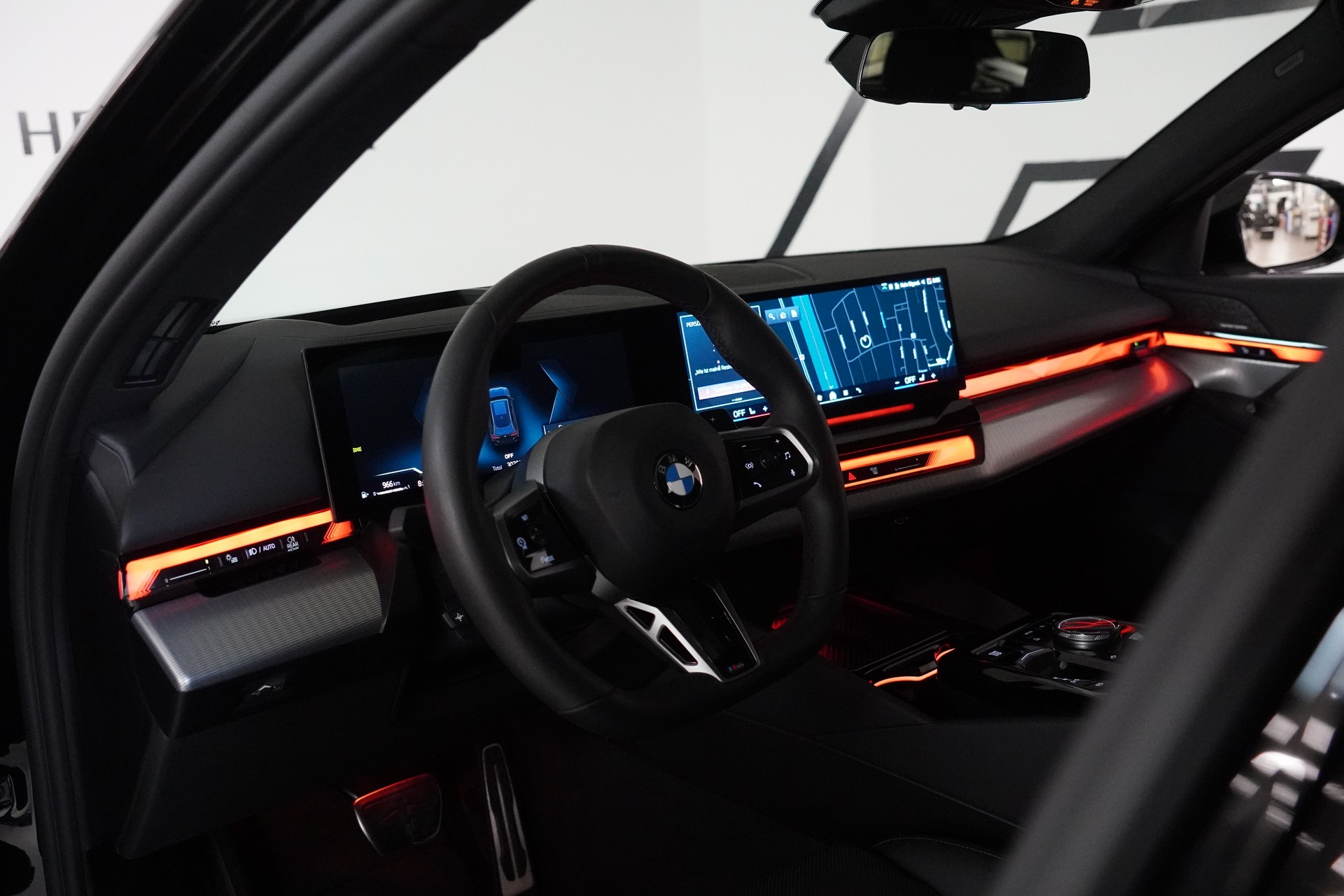 BMW 520d xDrive 48V Touring M Sport Steptronic-image-23