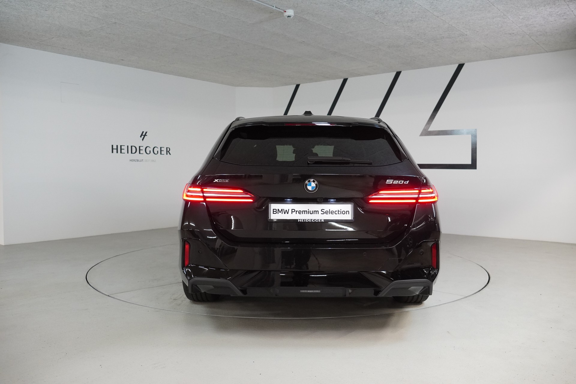 BMW 520d xDrive 48V Touring M Sport Steptronic-image-5