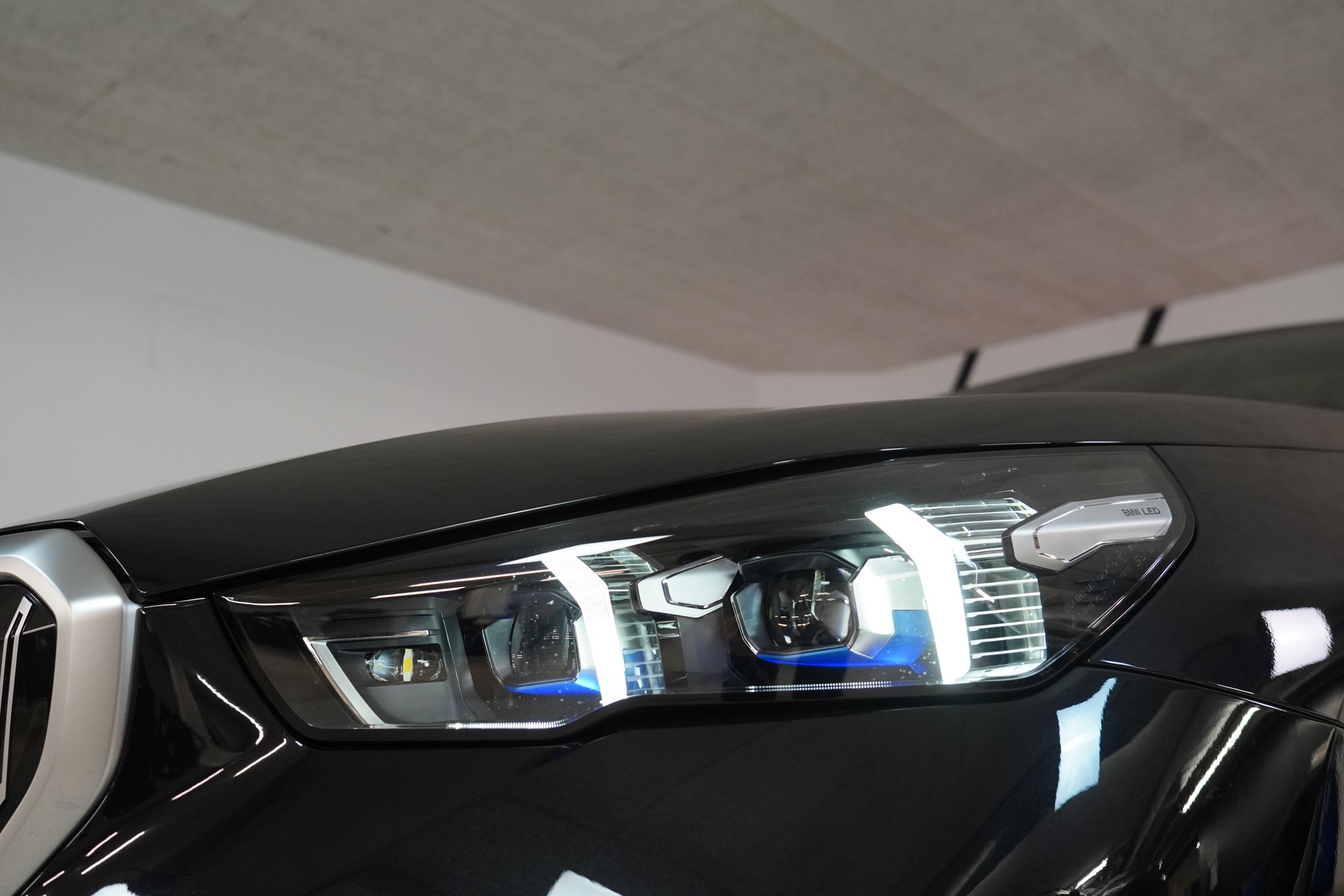 BMW 520d xDrive 48V Touring M Sport Steptronic-image-8