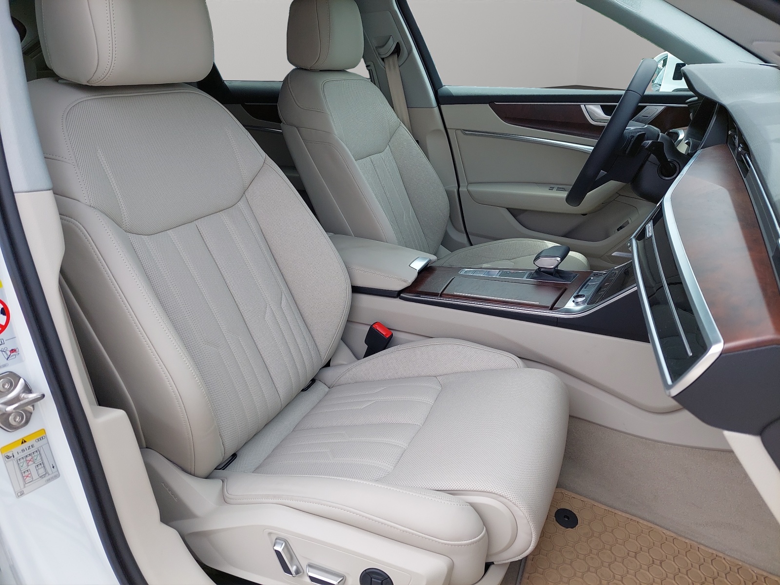 AUDI A6 Avant 55 TFSI quattro S-tronic-image-8