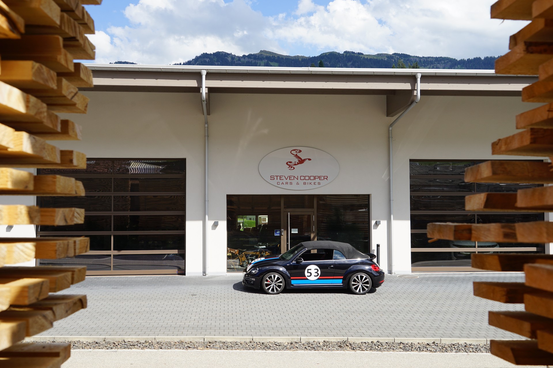 VW Beetle Cabrio 2.0 TSI Sport DSG R-Line