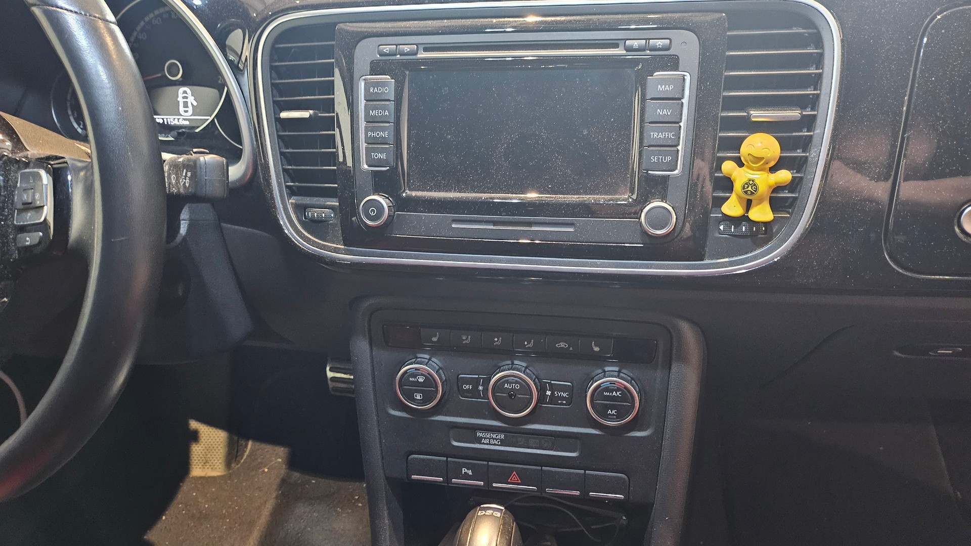 VW Beetle Cabrio 2.0 TSI Sport DSG R-Line-image-23