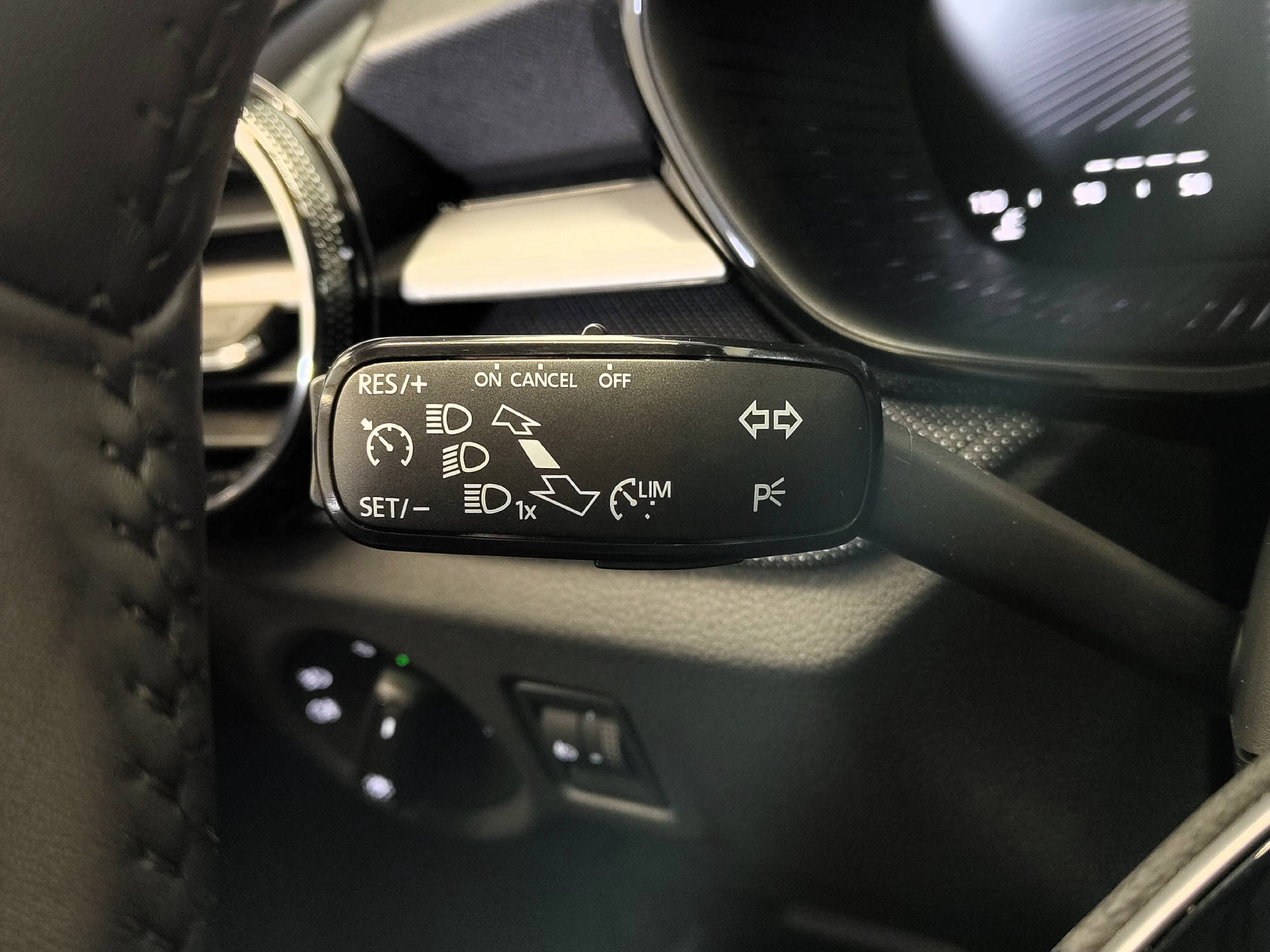 SKODA Fabia 1.5 TSI Selection DSG-image-11