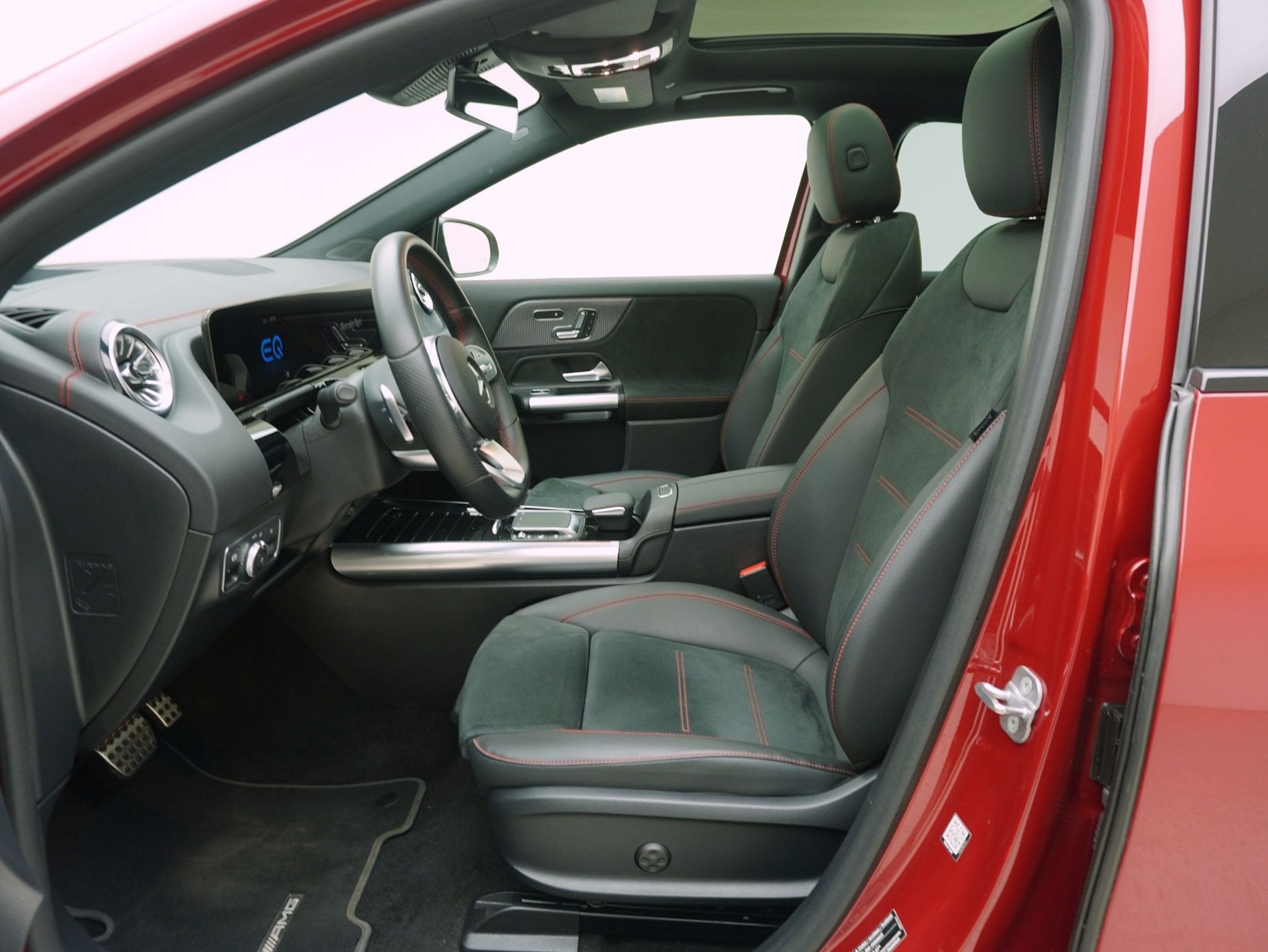 MERCEDES-BENZ EQA 350 Swiss Star AMG Line 4matic-image-8