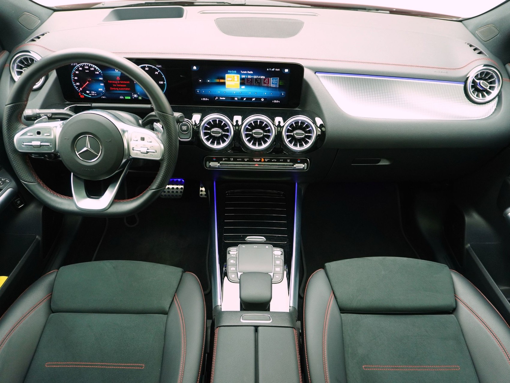 MERCEDES-BENZ EQA 350 Swiss Star AMG Line 4matic-image-13