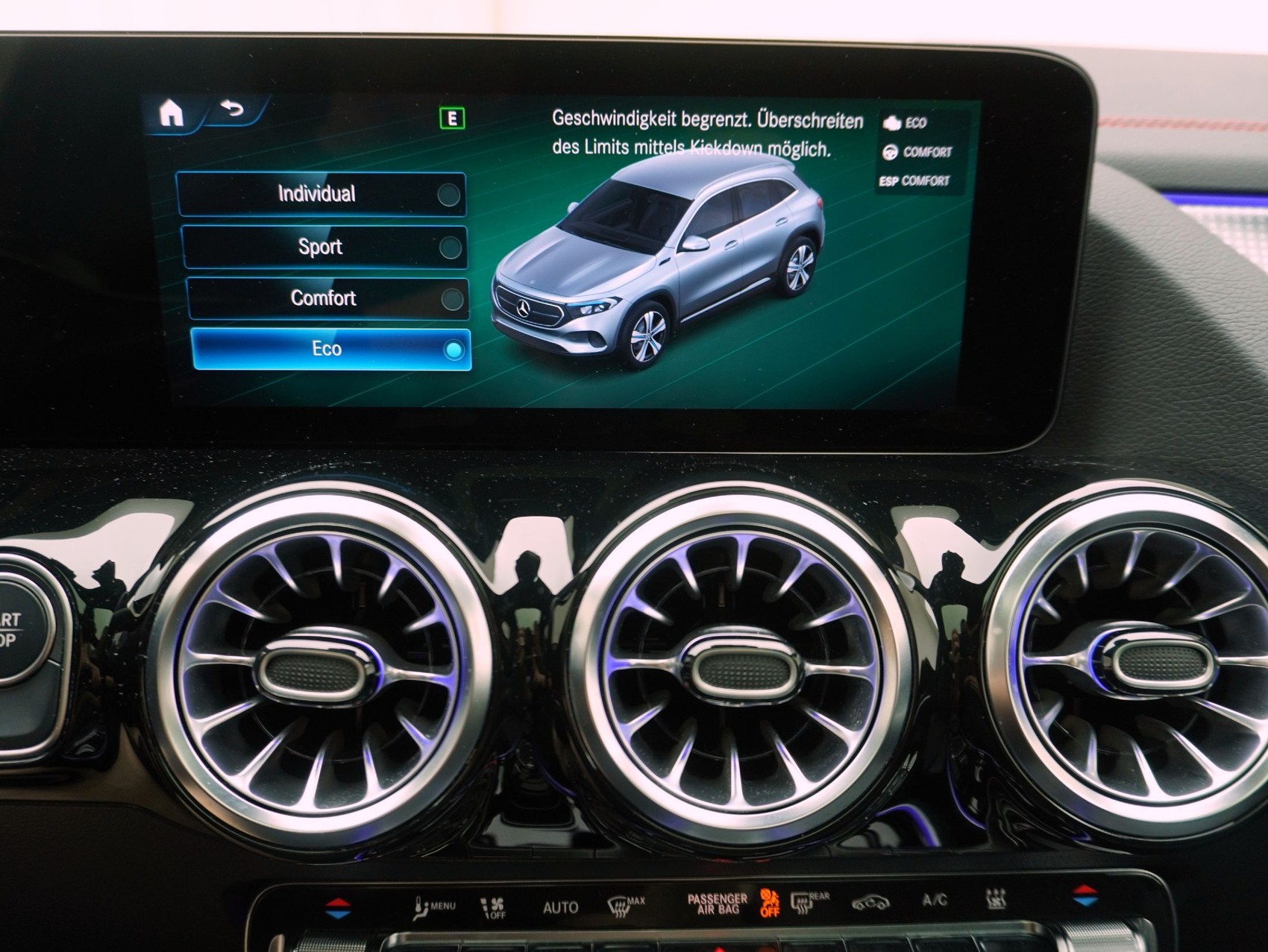 MERCEDES-BENZ EQA 350 Swiss Star AMG Line 4matic-image-23