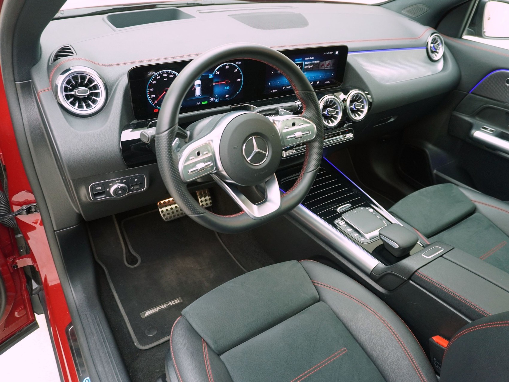 MERCEDES-BENZ EQA 350 Swiss Star AMG Line 4matic-image-9