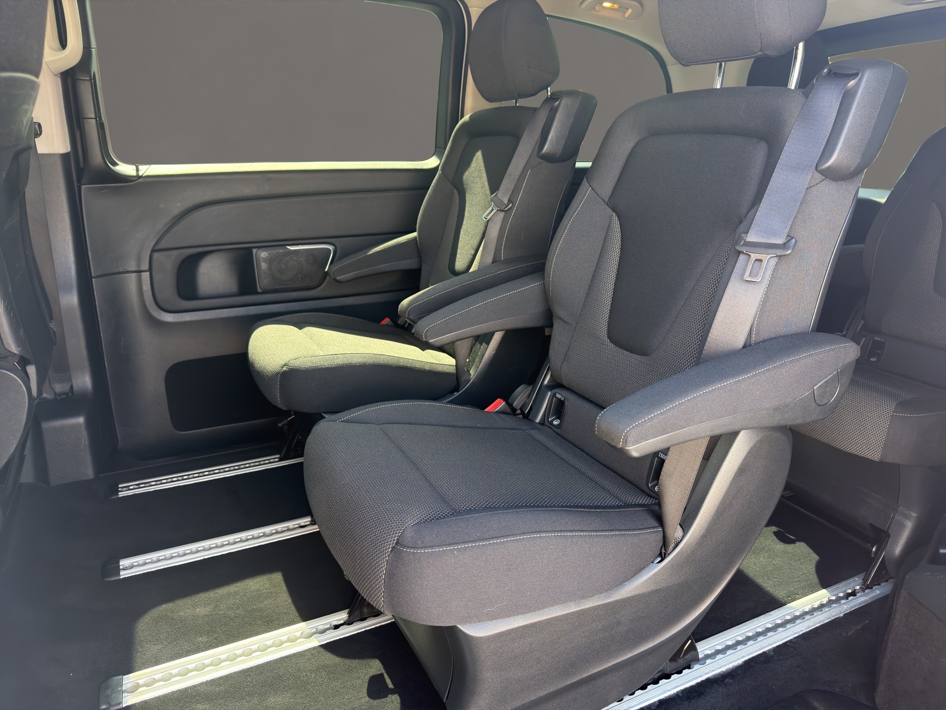 MERCEDES-BENZ V 220 d Avantgarde kompakt 7G-Tronic 6 Plätze-image-13
