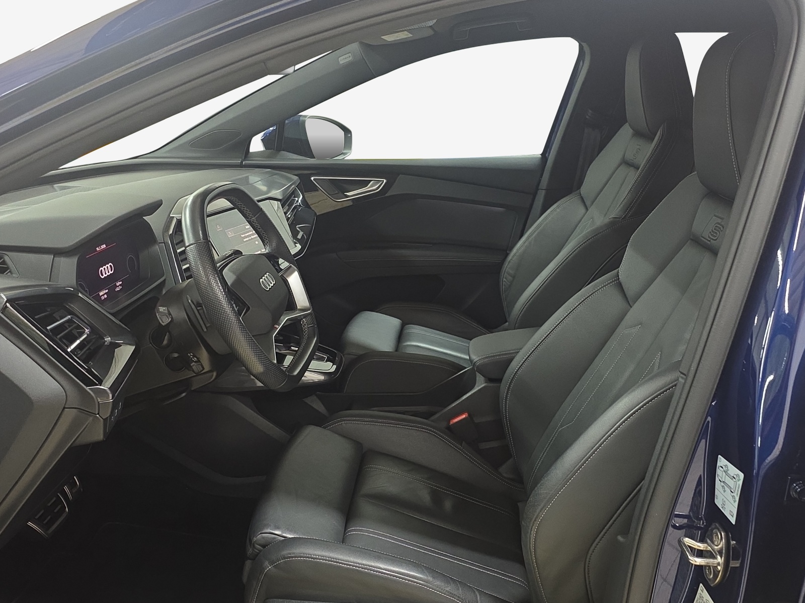 AUDI Q4 e-tron 50 quattro-image-8