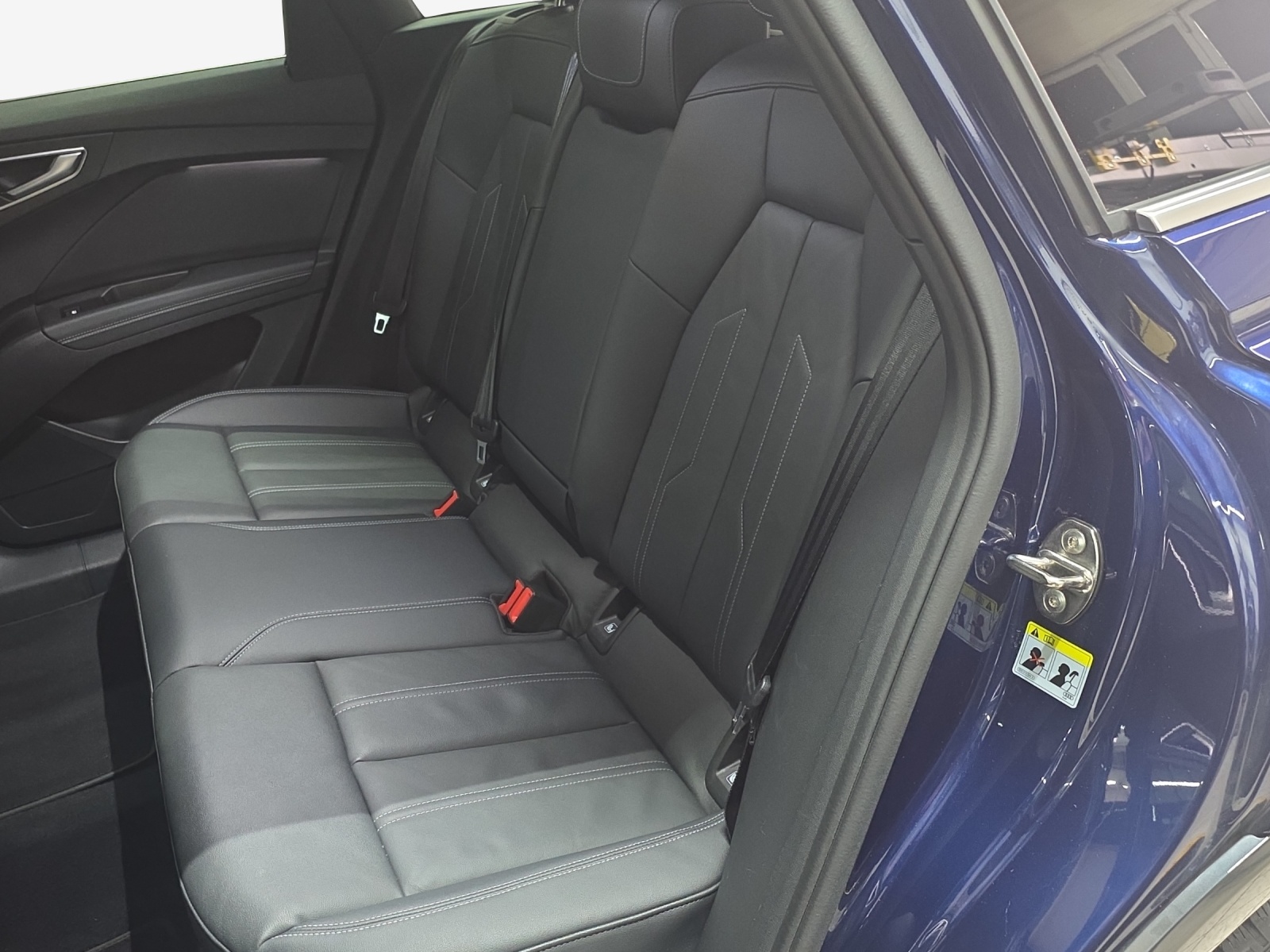 AUDI Q4 e-tron 50 quattro-image-12