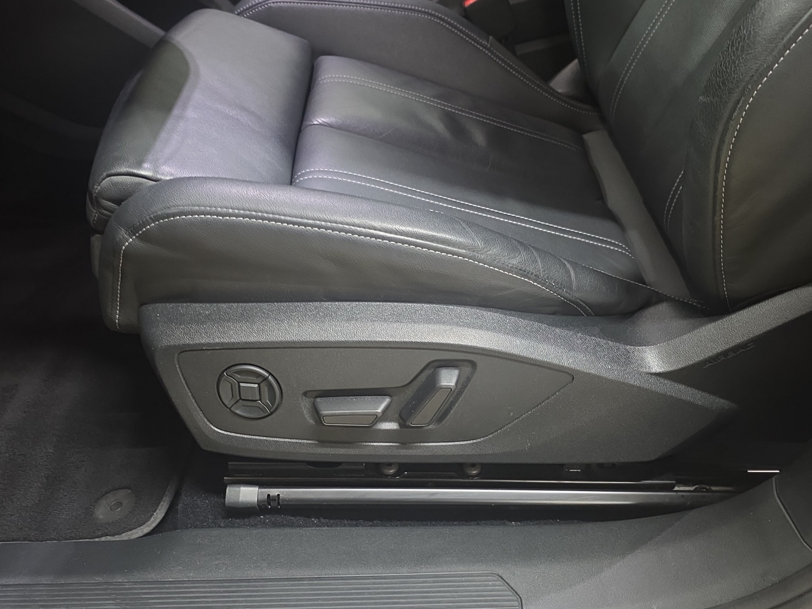 AUDI Q4 e-tron 50 quattro-image-15