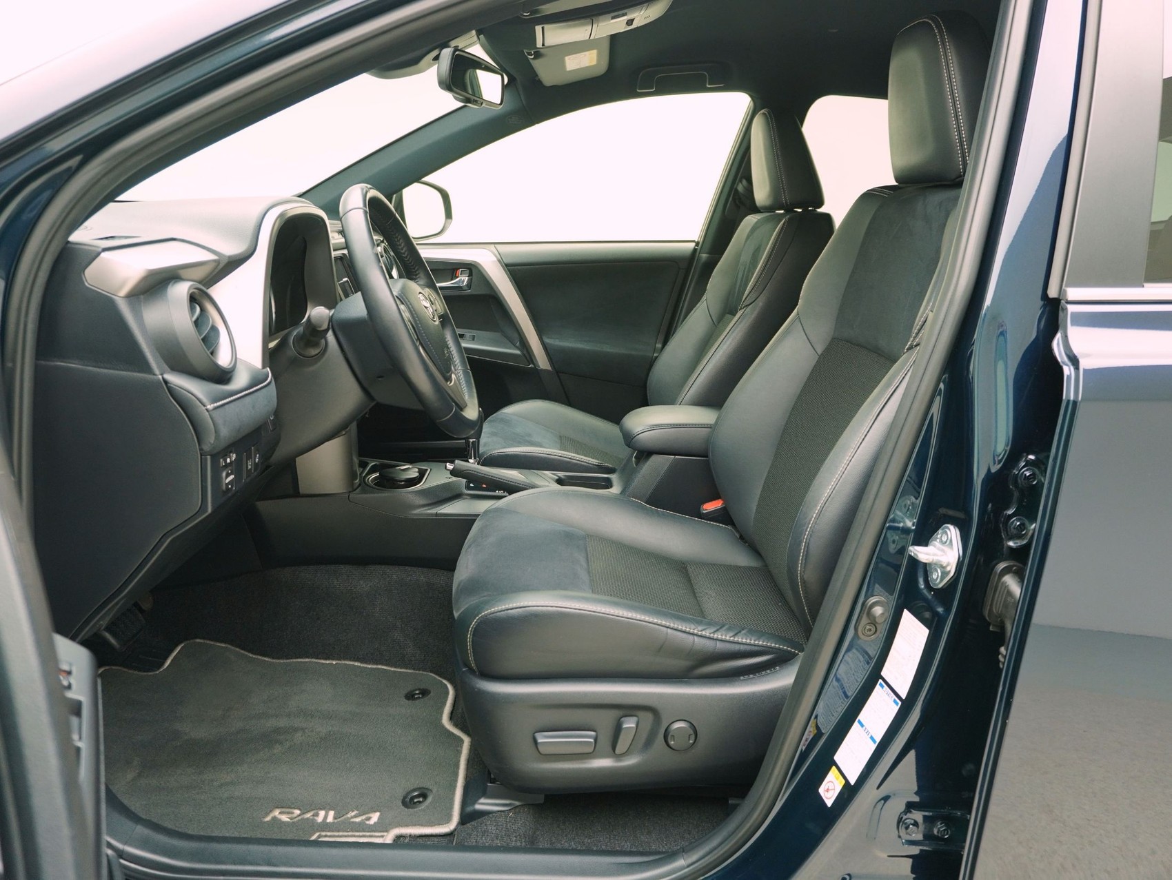 TOYOTA RAV4 2.5 HSD Sapphire-image-8