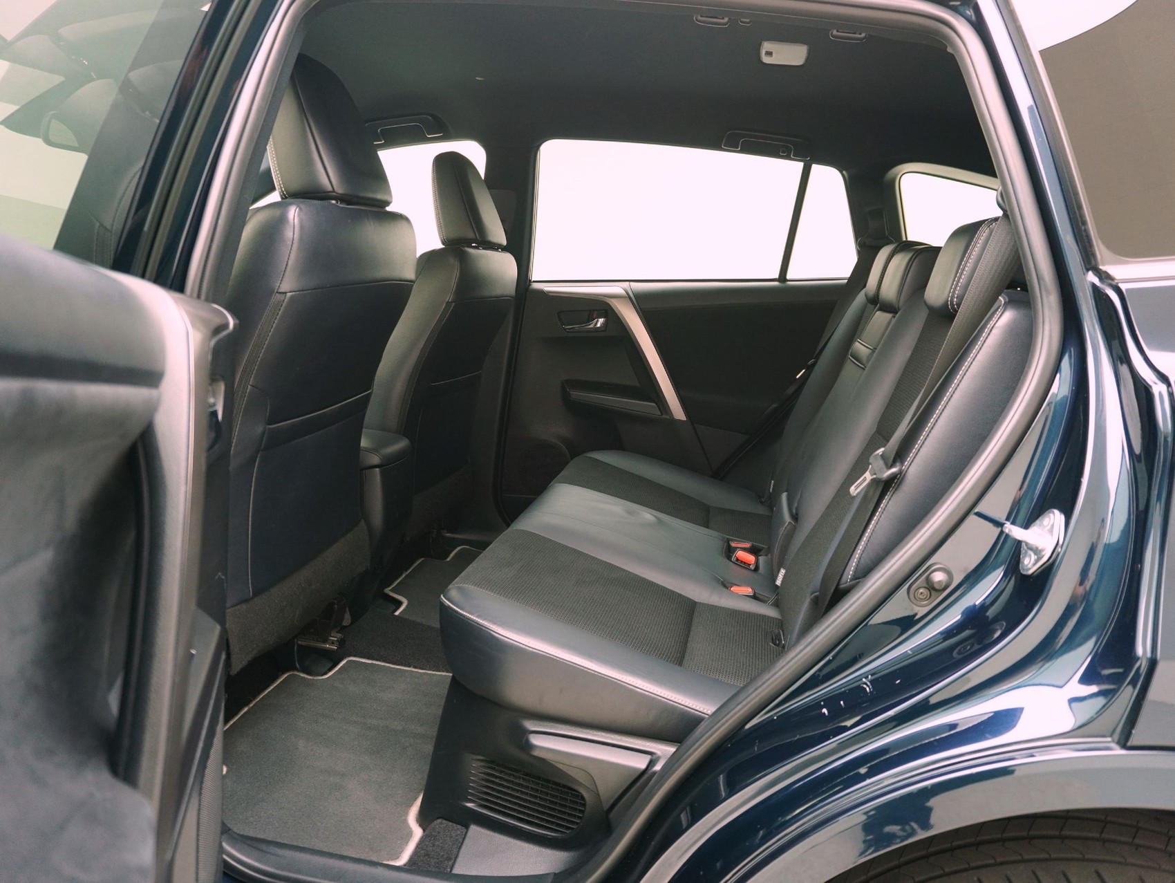 TOYOTA RAV4 2.5 HSD Sapphire-image-10