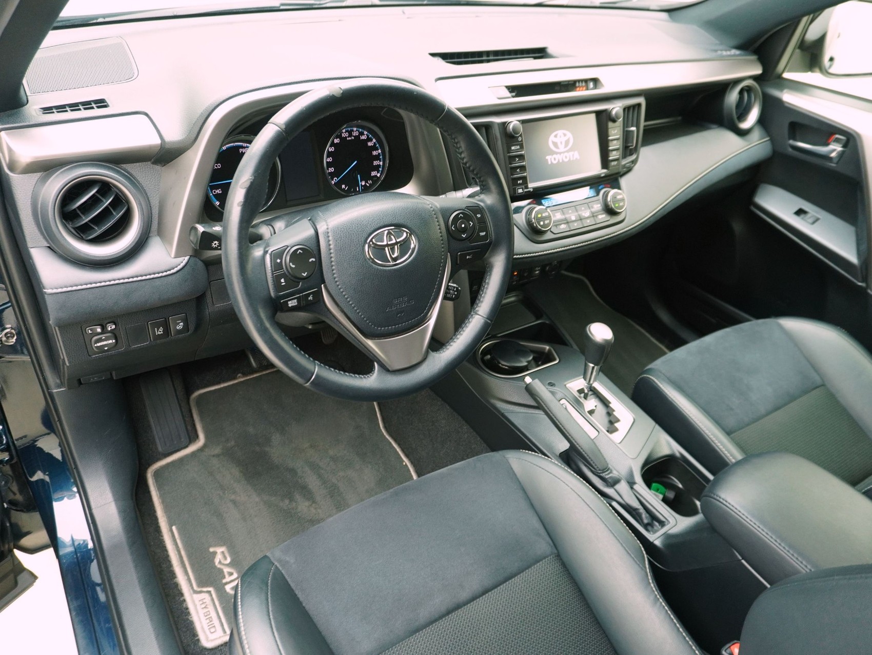 TOYOTA RAV4 2.5 HSD Sapphire-image-9