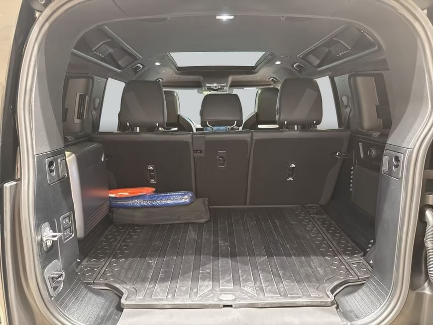 LAND ROVER Defender 110 635 V8 4.4 Octa AT8-image-5