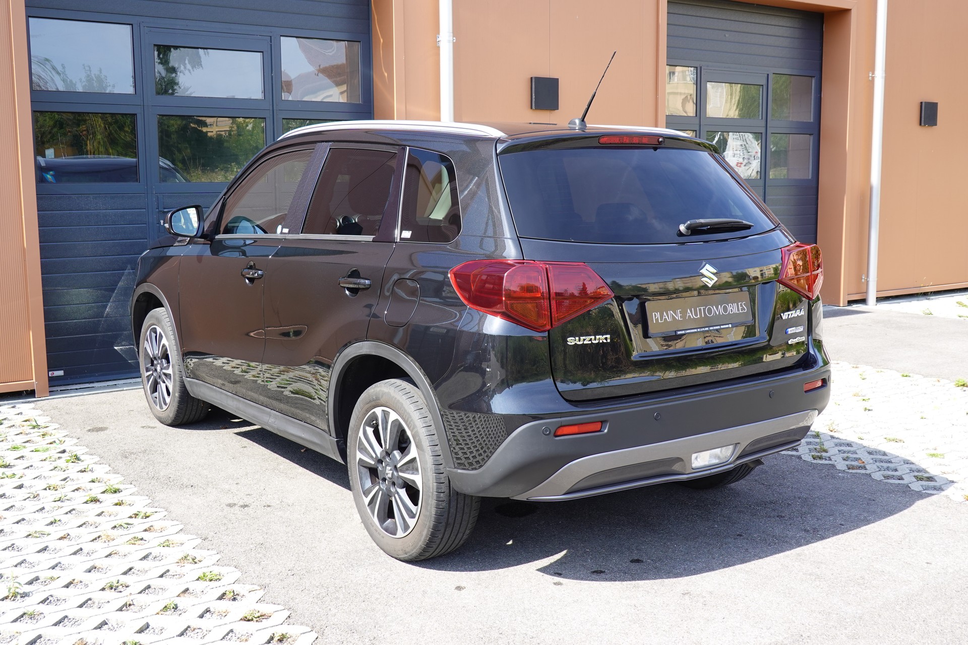SUZUKI Vitara 1.4 Boosterjet Generation Top Hybrid - "Toit Ouvrant * 8 Roues Complètes * Clim. Auto-image-9