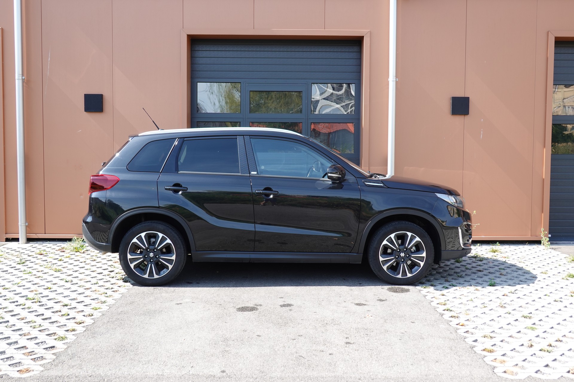 SUZUKI Vitara 1.4 Boosterjet Generation Top Hybrid - "Toit Ouvrant * 8 Roues Complètes * Clim. Auto-image-3