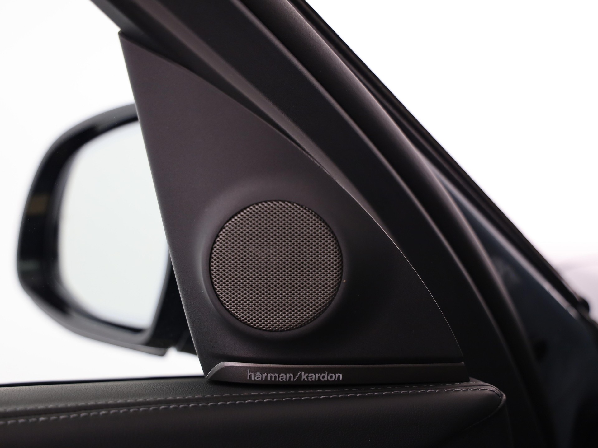 BMW XM Label Plug-in Hybrid-image-9