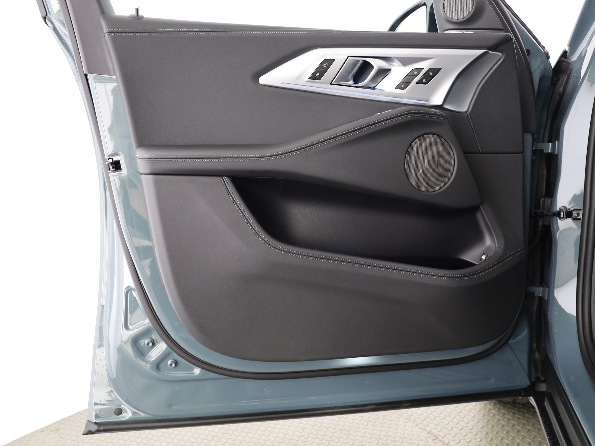 BMW XM Label Plug-in Hybrid-image-8
