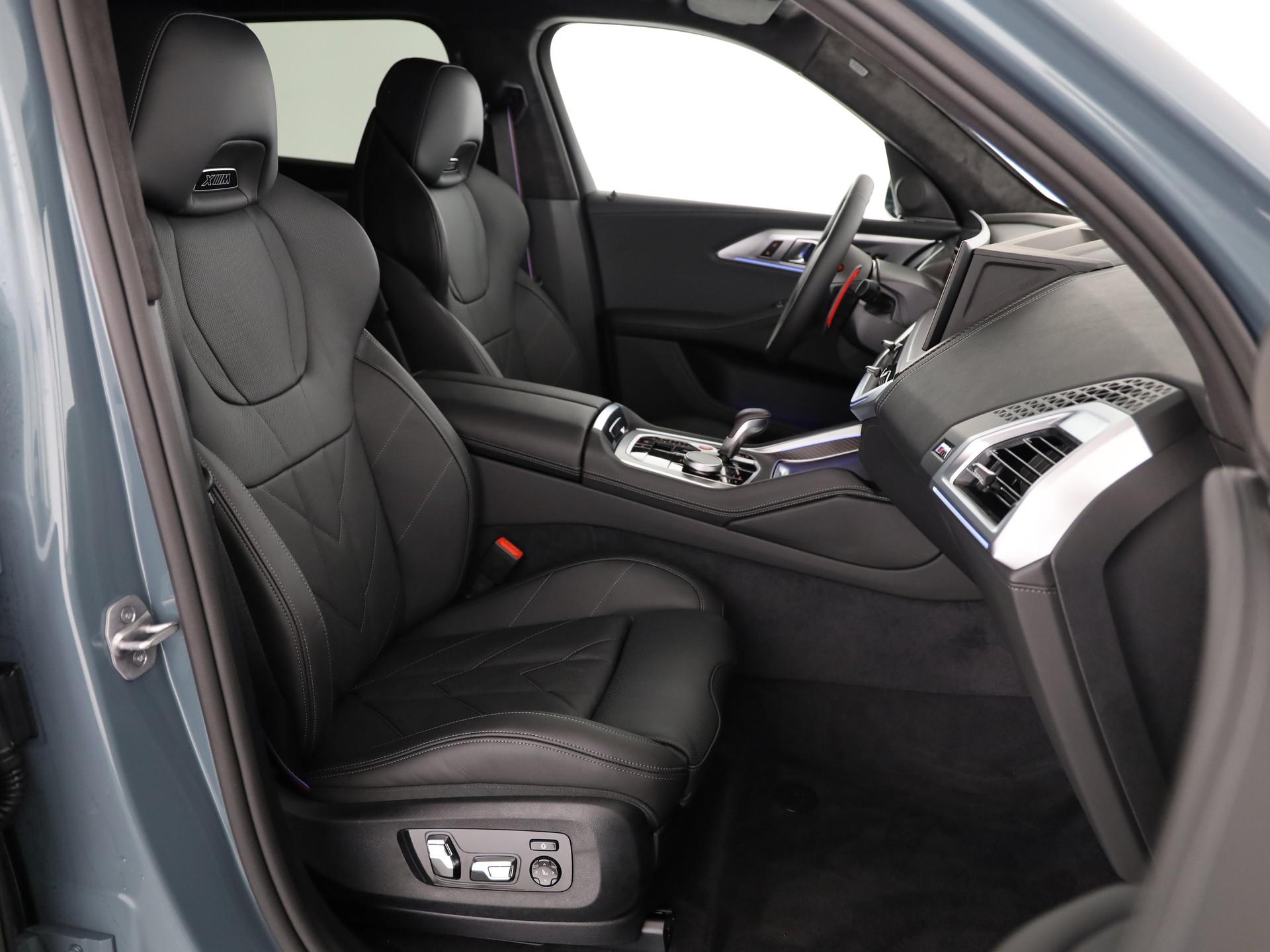 BMW XM Label Plug-in Hybrid-image-13
