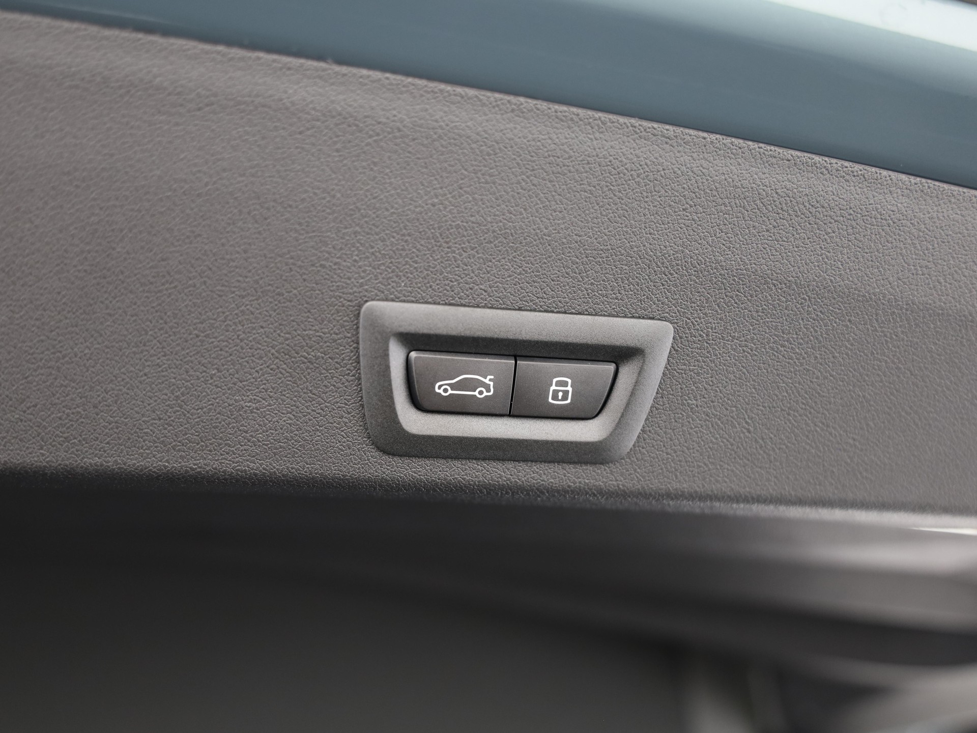 BMW XM Label Plug-in Hybrid-image-7