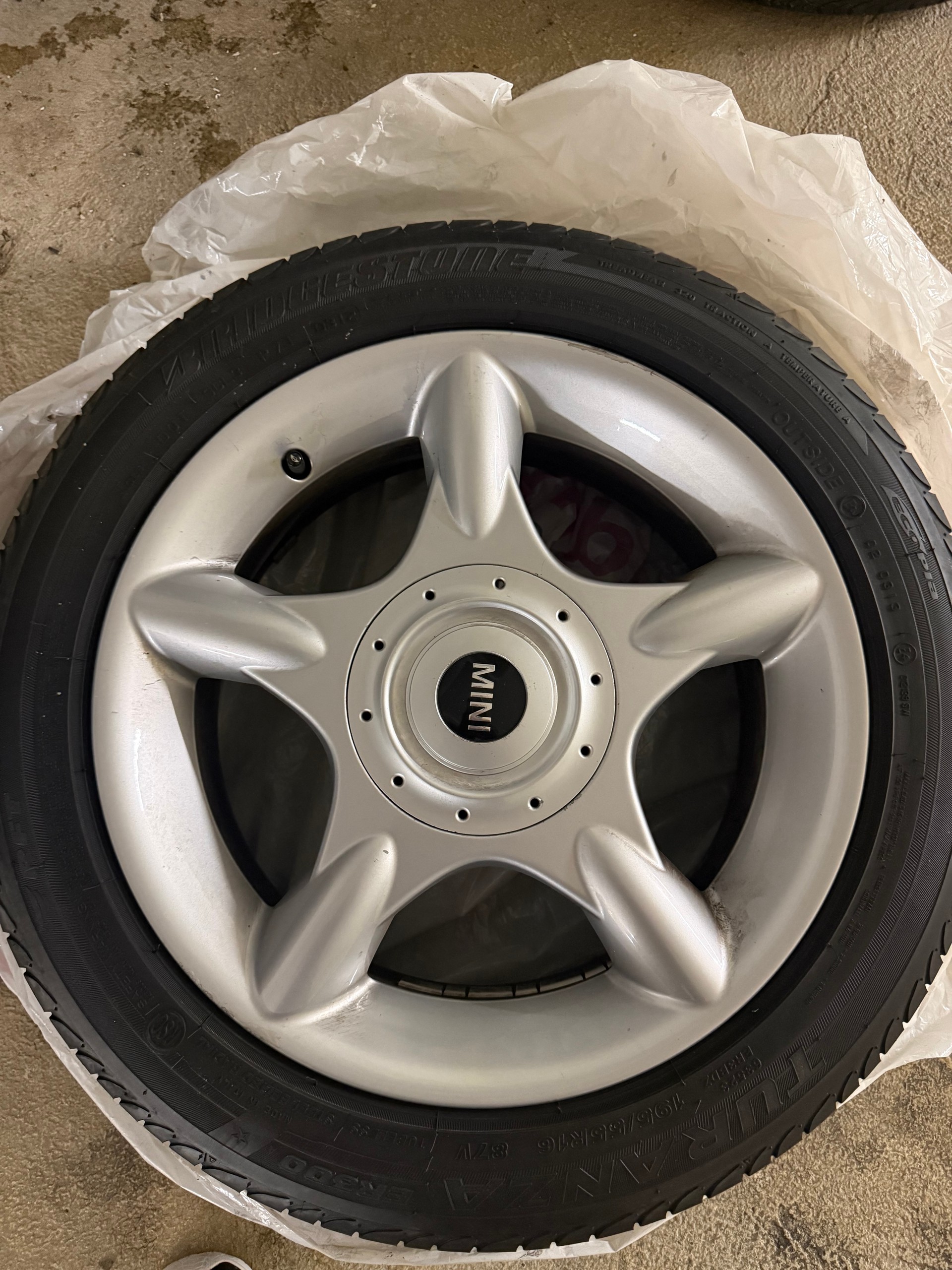 MINI 1.6i Cooper-image-3