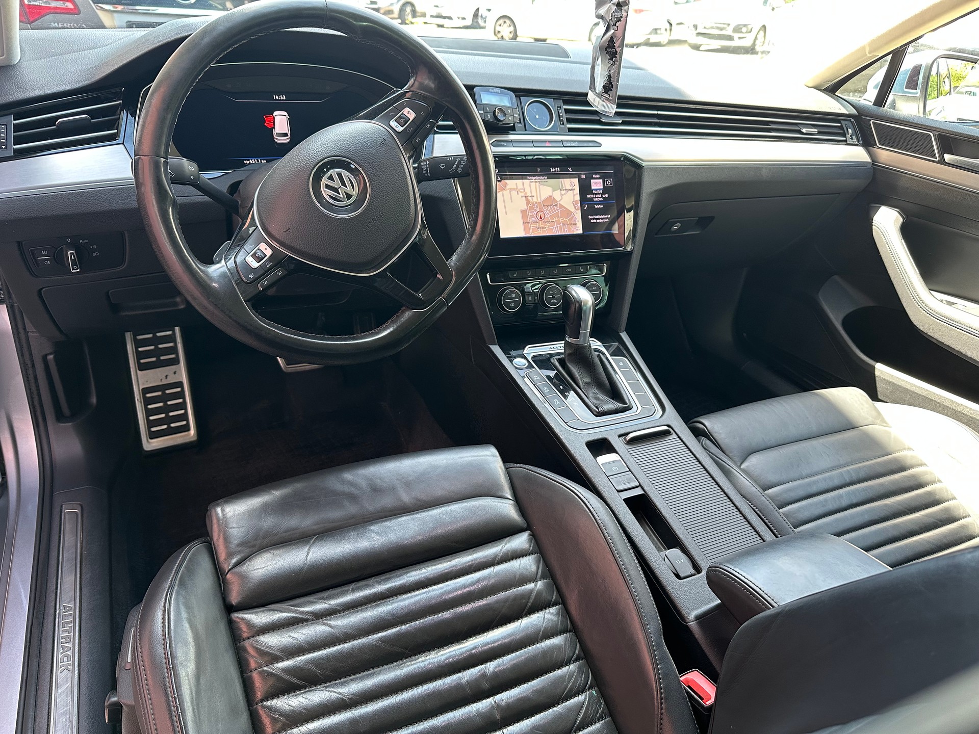 VW Passat Alltrack 2.0 TDI BMT 4Motion DSG-image-9