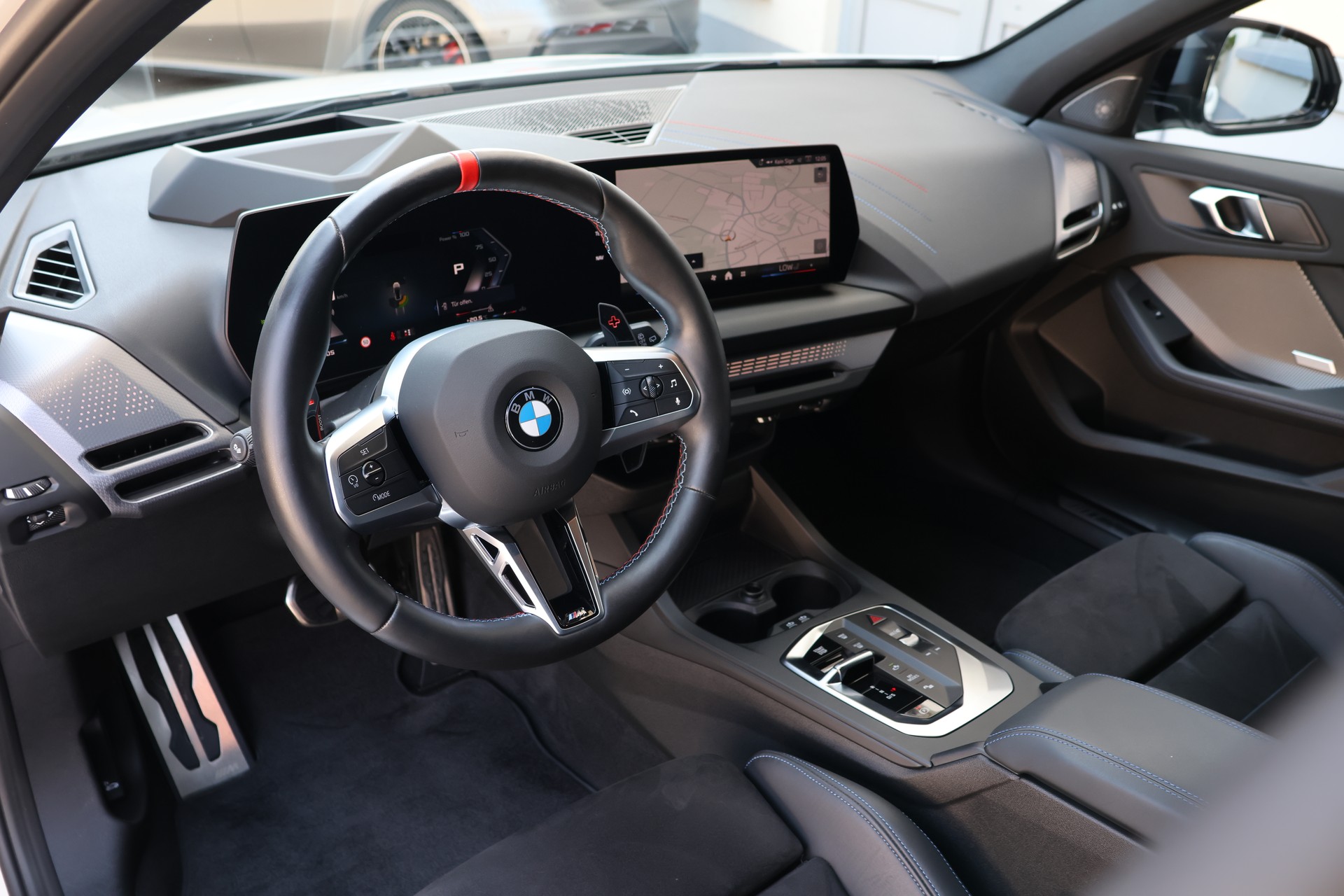 BMW M135 xDrive M Sport Pro (CH)-image-7