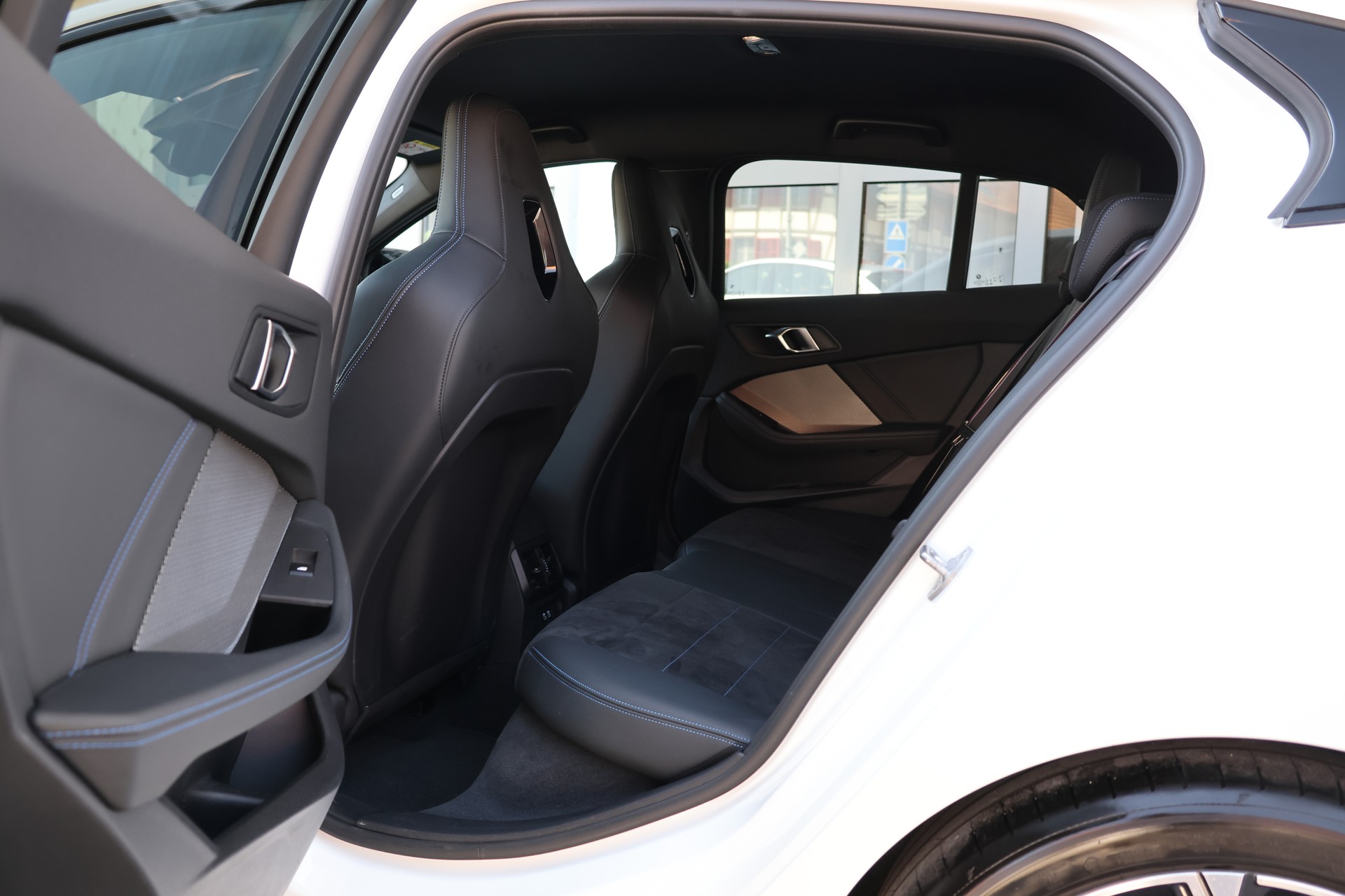 BMW M135 xDrive M Sport Pro (CH)-image-10