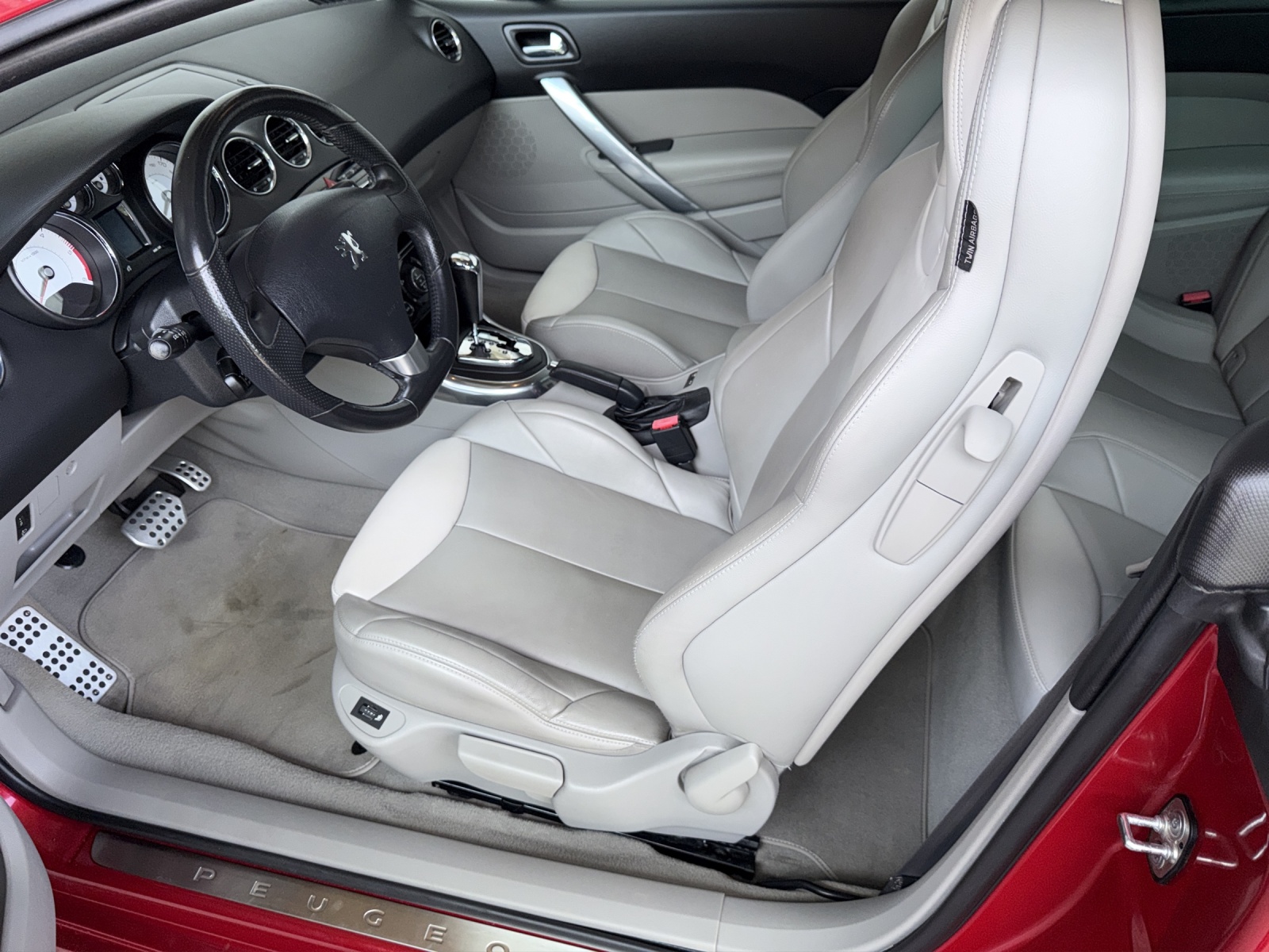 PEUGEOT 308 CC 2.0 HDI Sport Pack Automatic-image-10