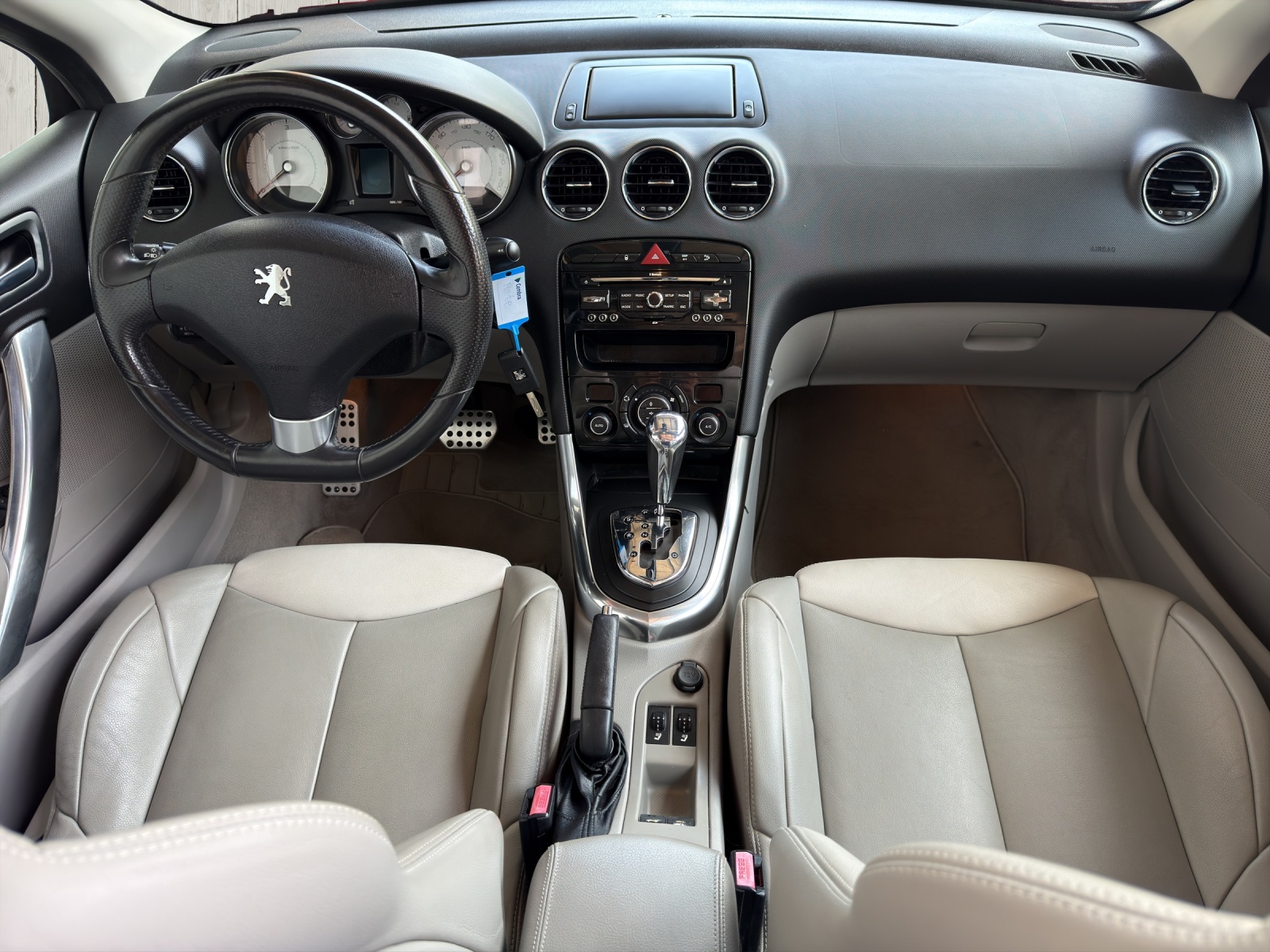 PEUGEOT 308 CC 2.0 HDI Sport Pack Automatic-image-8