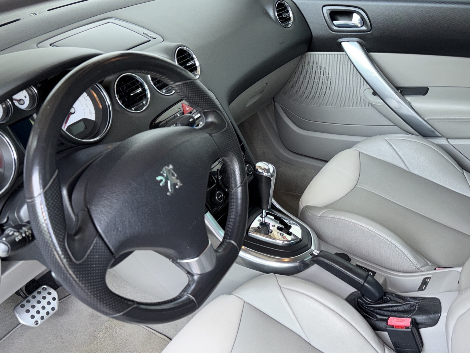 PEUGEOT 308 CC 2.0 HDI Sport Pack Automatic-image-11