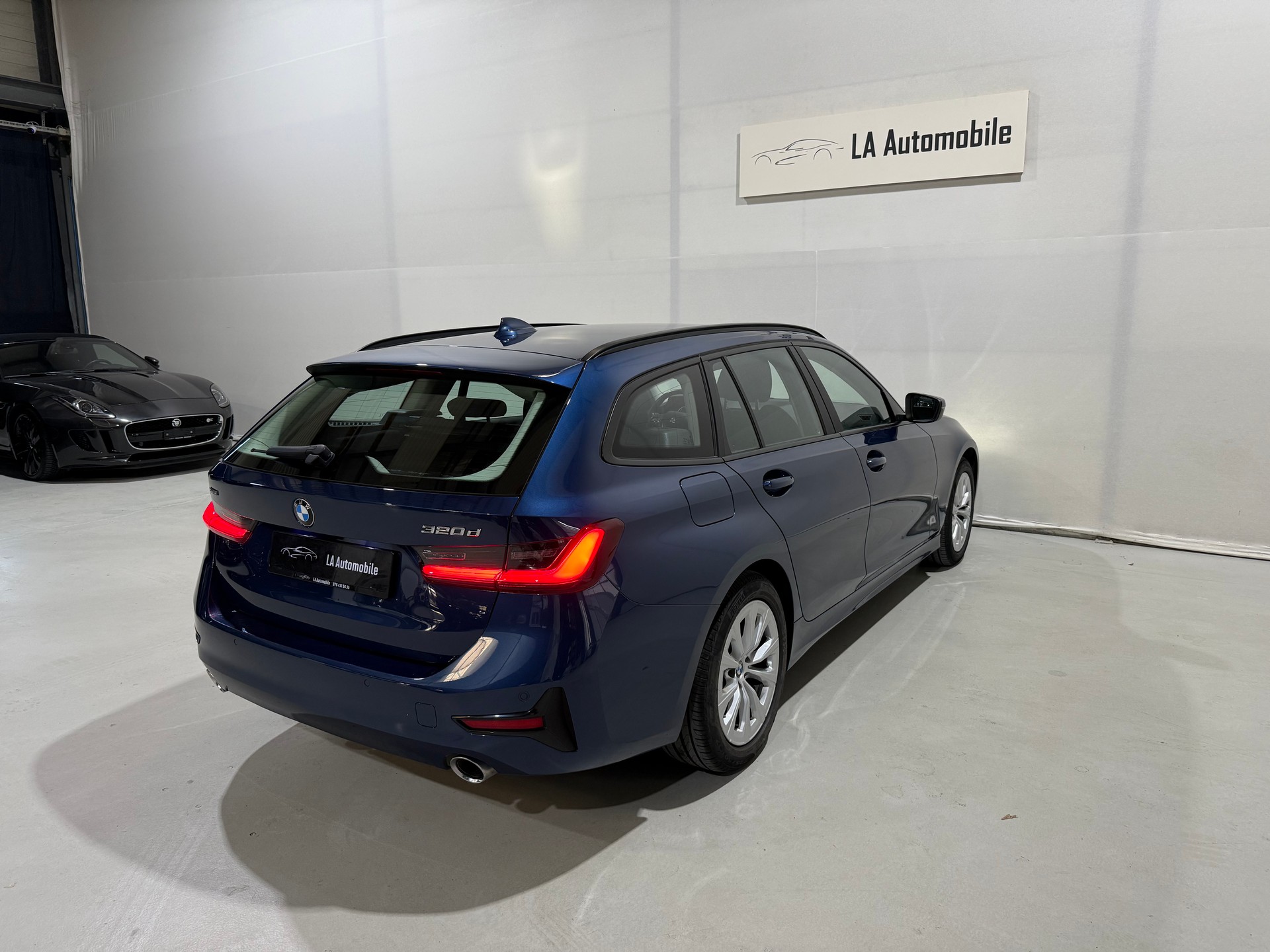 BMW 320d xDrive 48V Touring Steptronic-image-8
