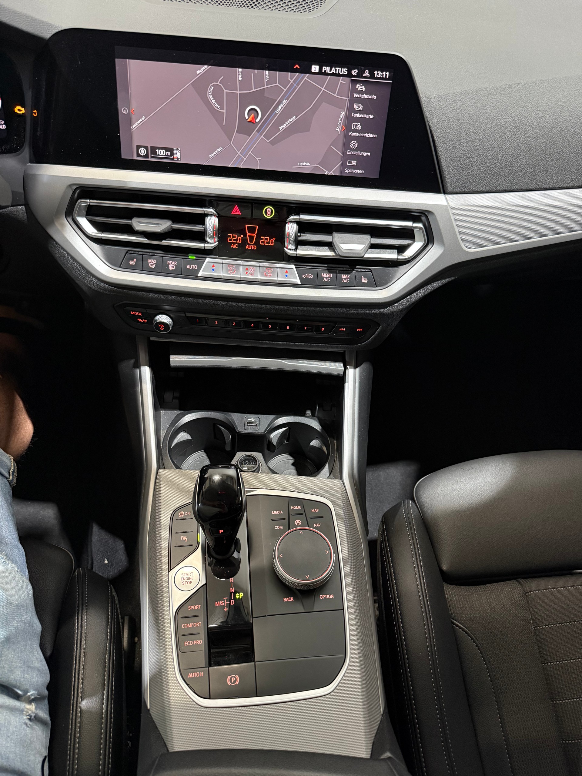 BMW 320d xDrive 48V Touring Steptronic-image-15